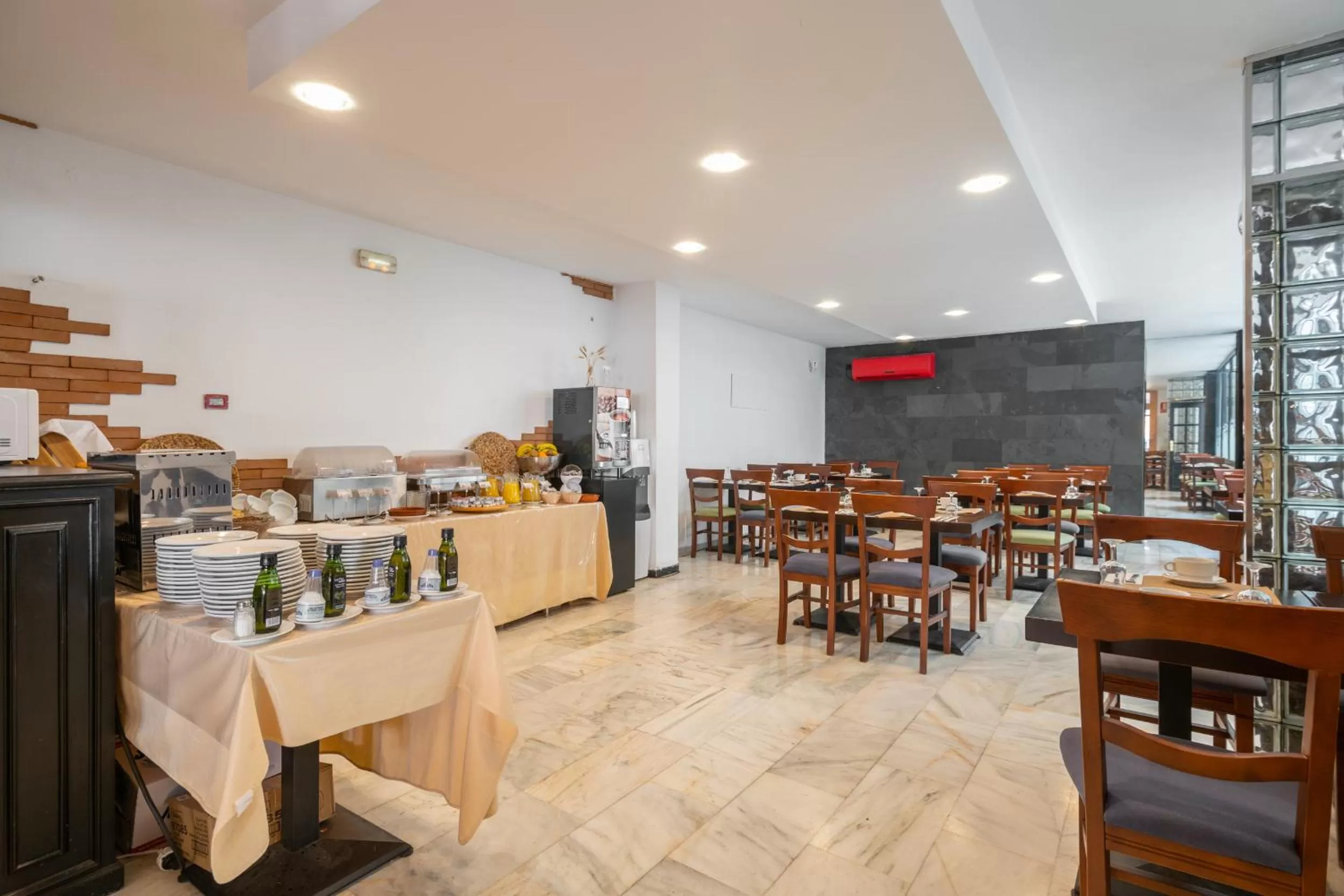 Food and drinks in Apartahotel Playamaro by Dorobe