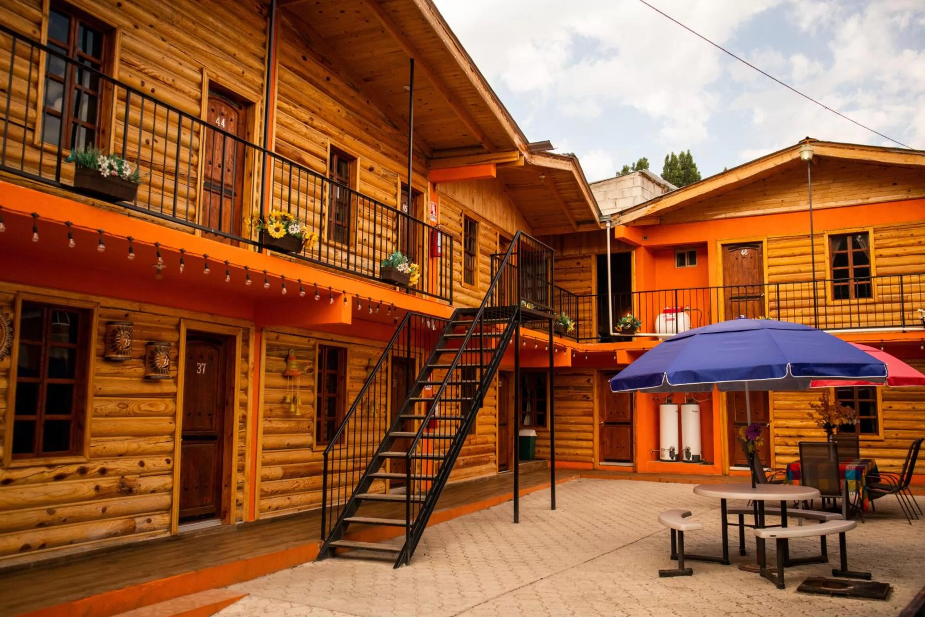 TARAMURI HOTEL & TOURS