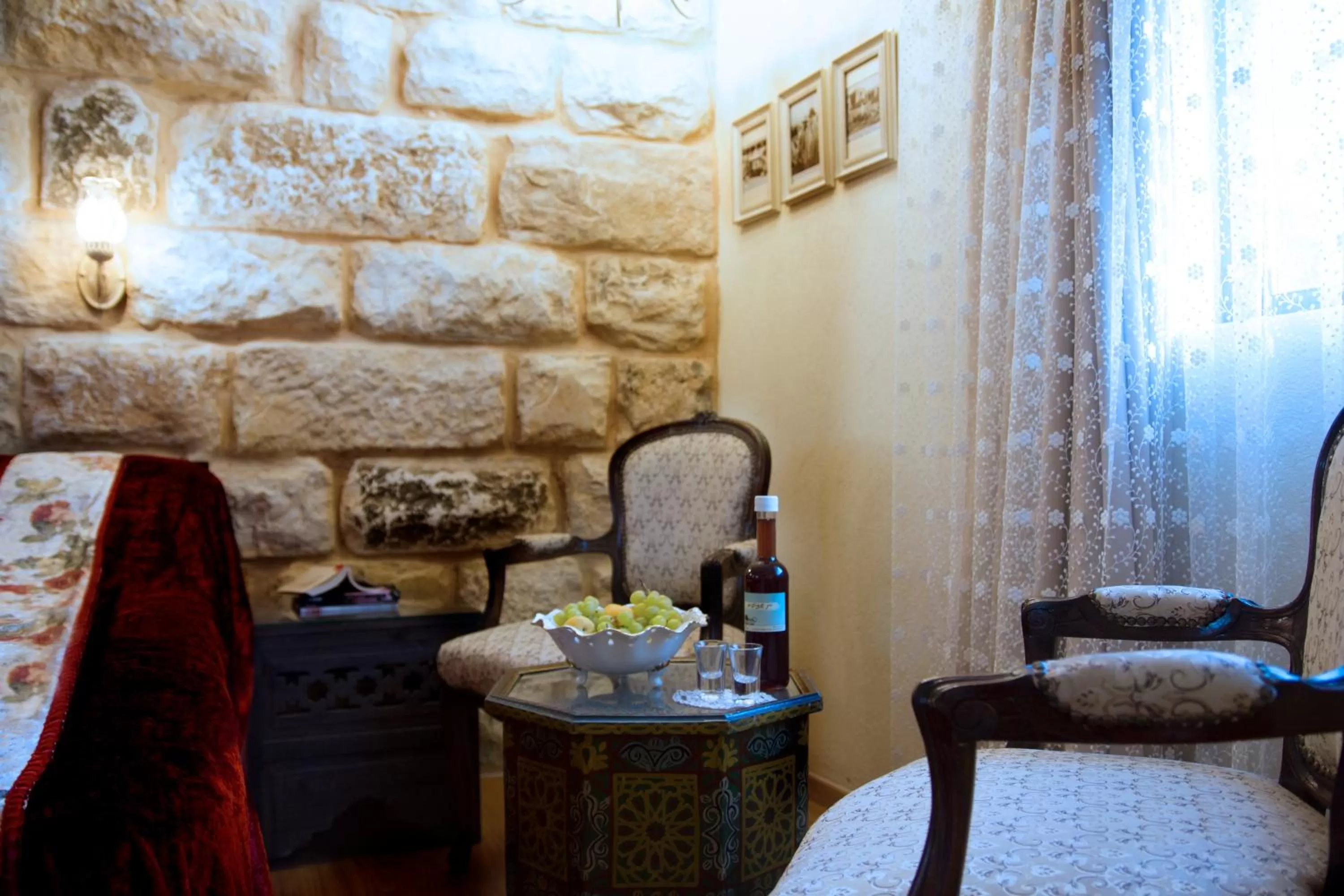 Photo of the whole room, Seating Area in Beit Shalom Historical boutique Hotel