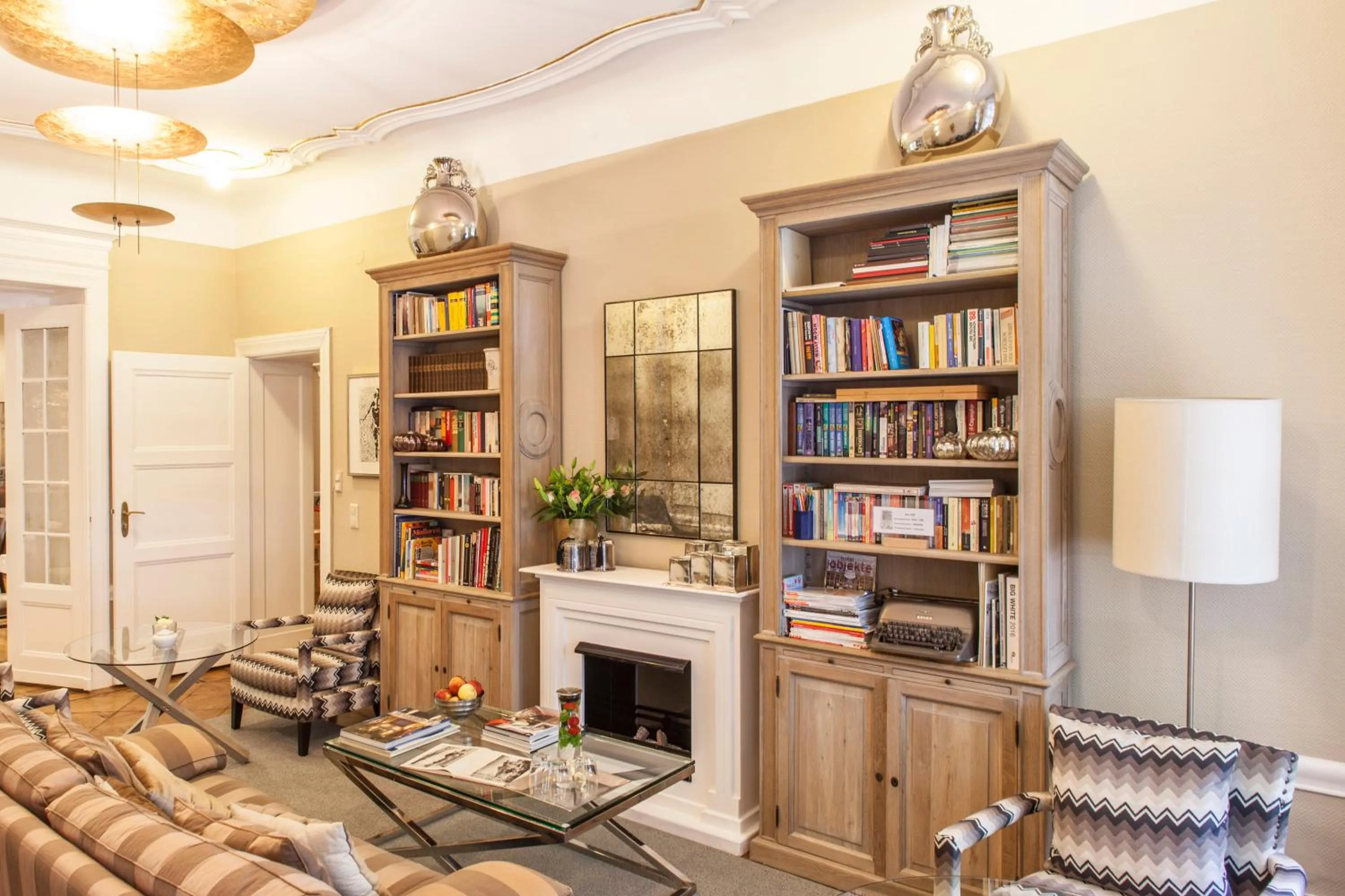 Library in Hotel Elba am Kurfürstendamm - Design Chambers