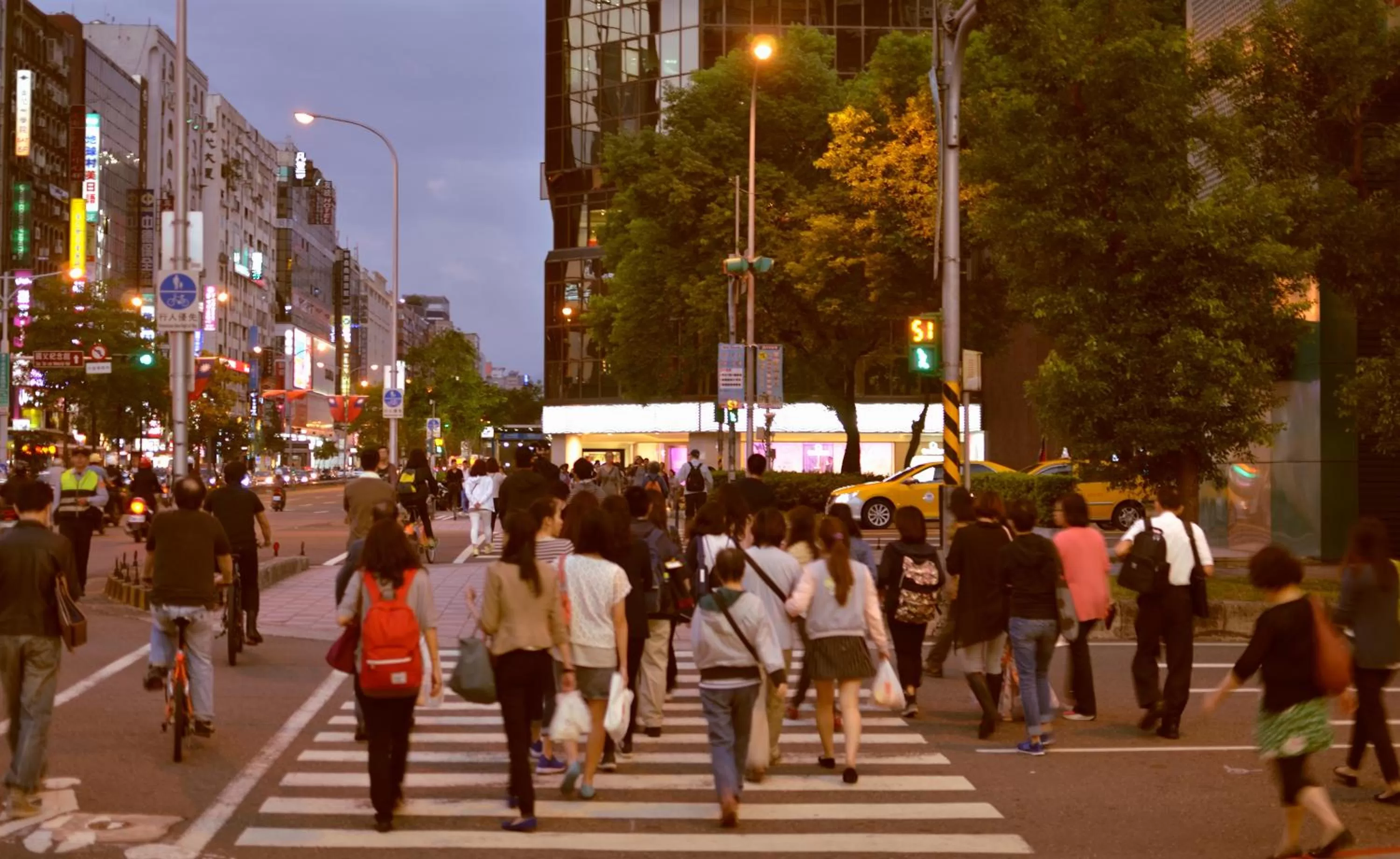 Breakfast in Amici hotel Six Star Hostel