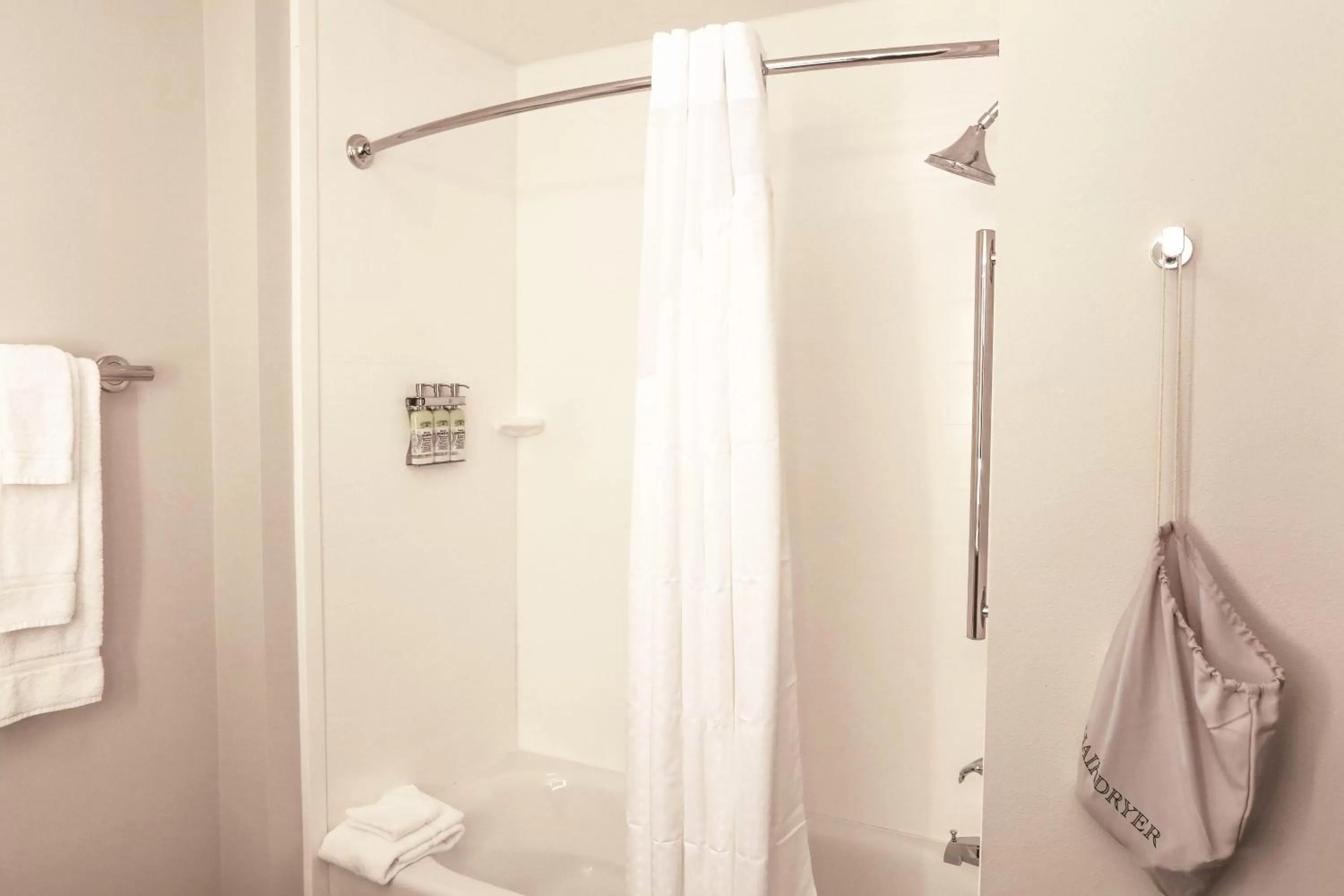 Photo of the whole room in Holiday Inn Express & Suites - Houston IAH - Beltway 8 by IHG