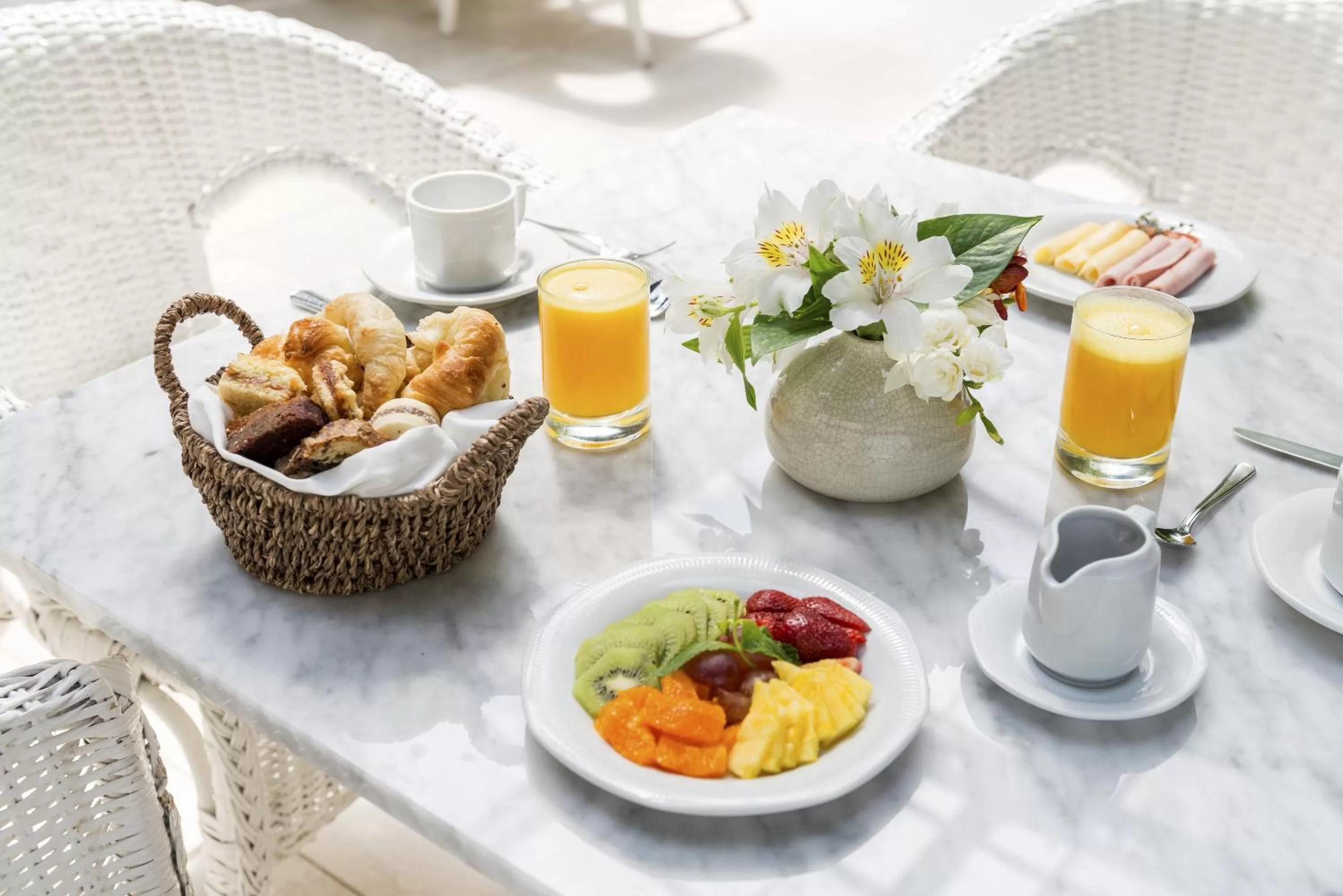 Restaurant/places to eat in Loi Suites Recoleta Hotel