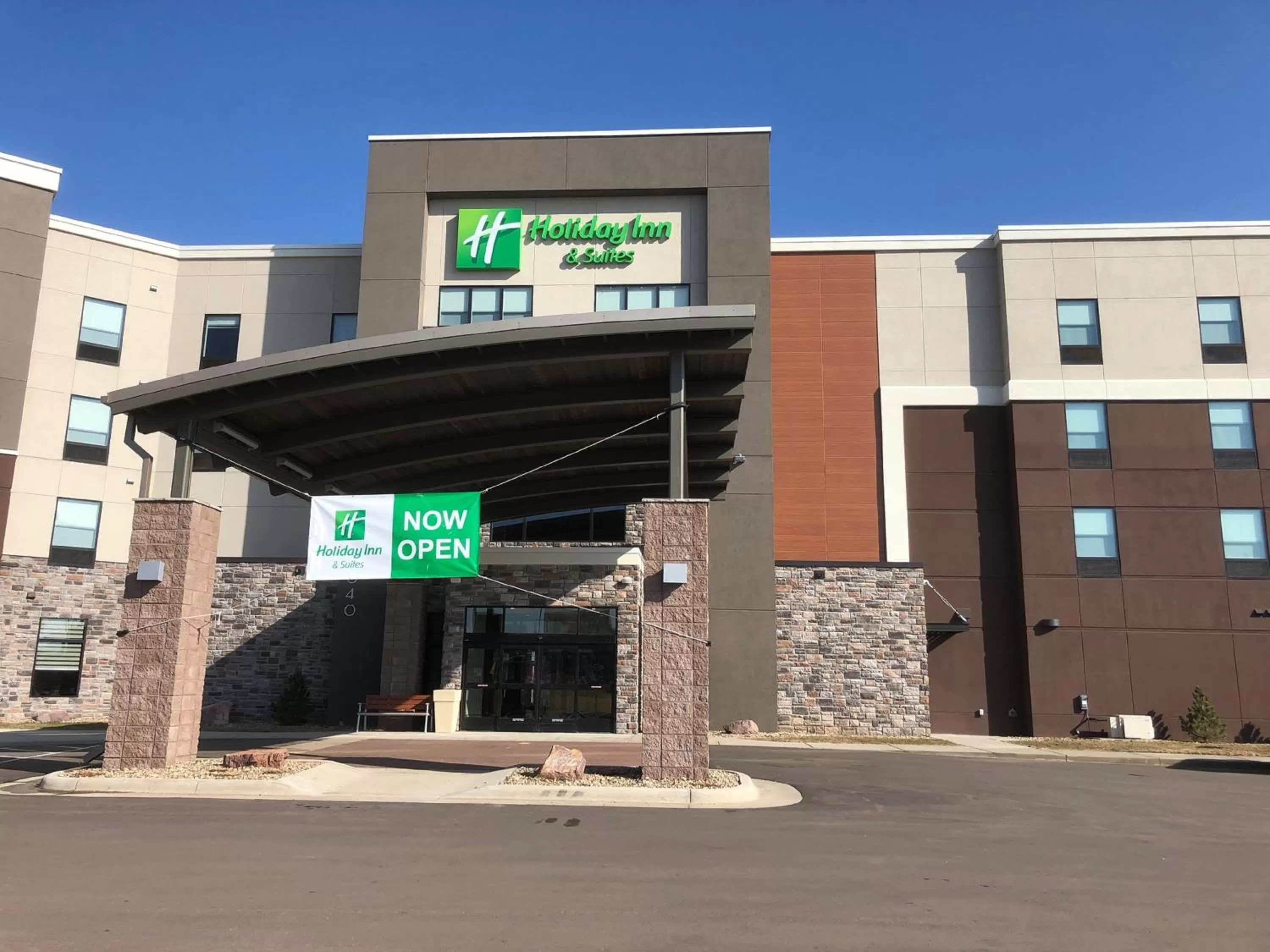 Property building in Holiday Inn & Suites Sioux Falls - Airport by IHG
