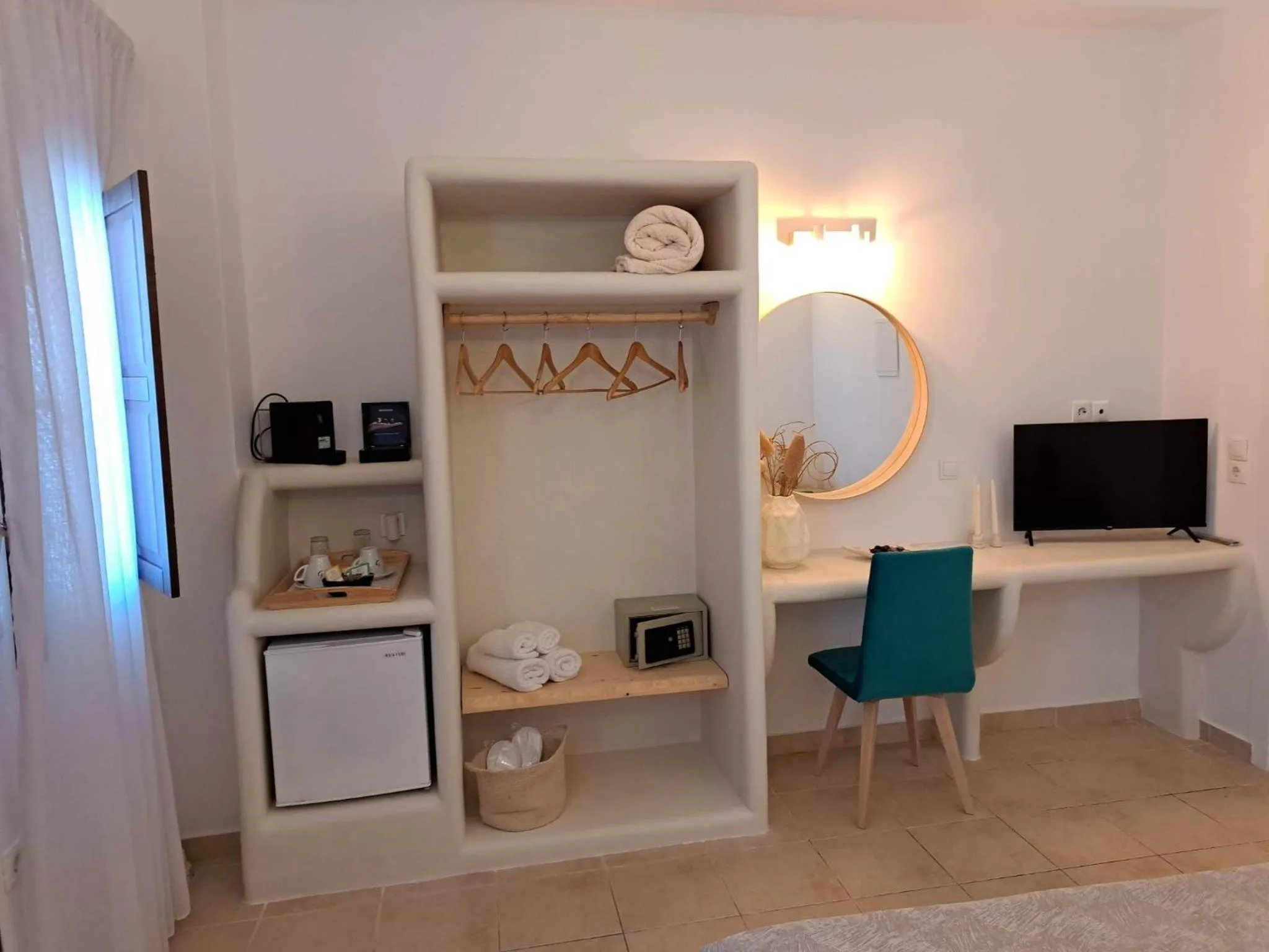 TV and multimedia in Amerisa Suites & Villa