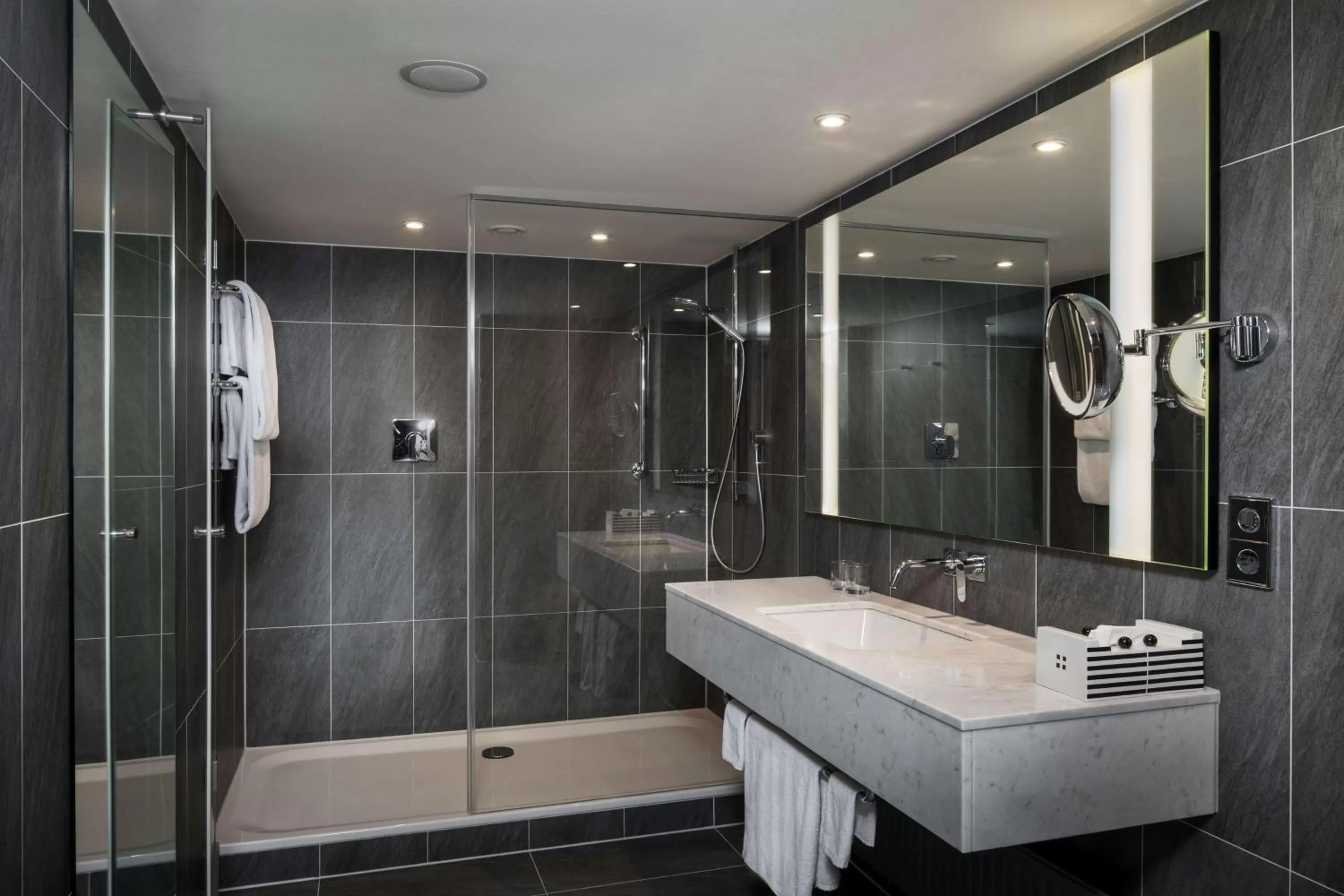 Bathroom in Hilton Vienna Plaza