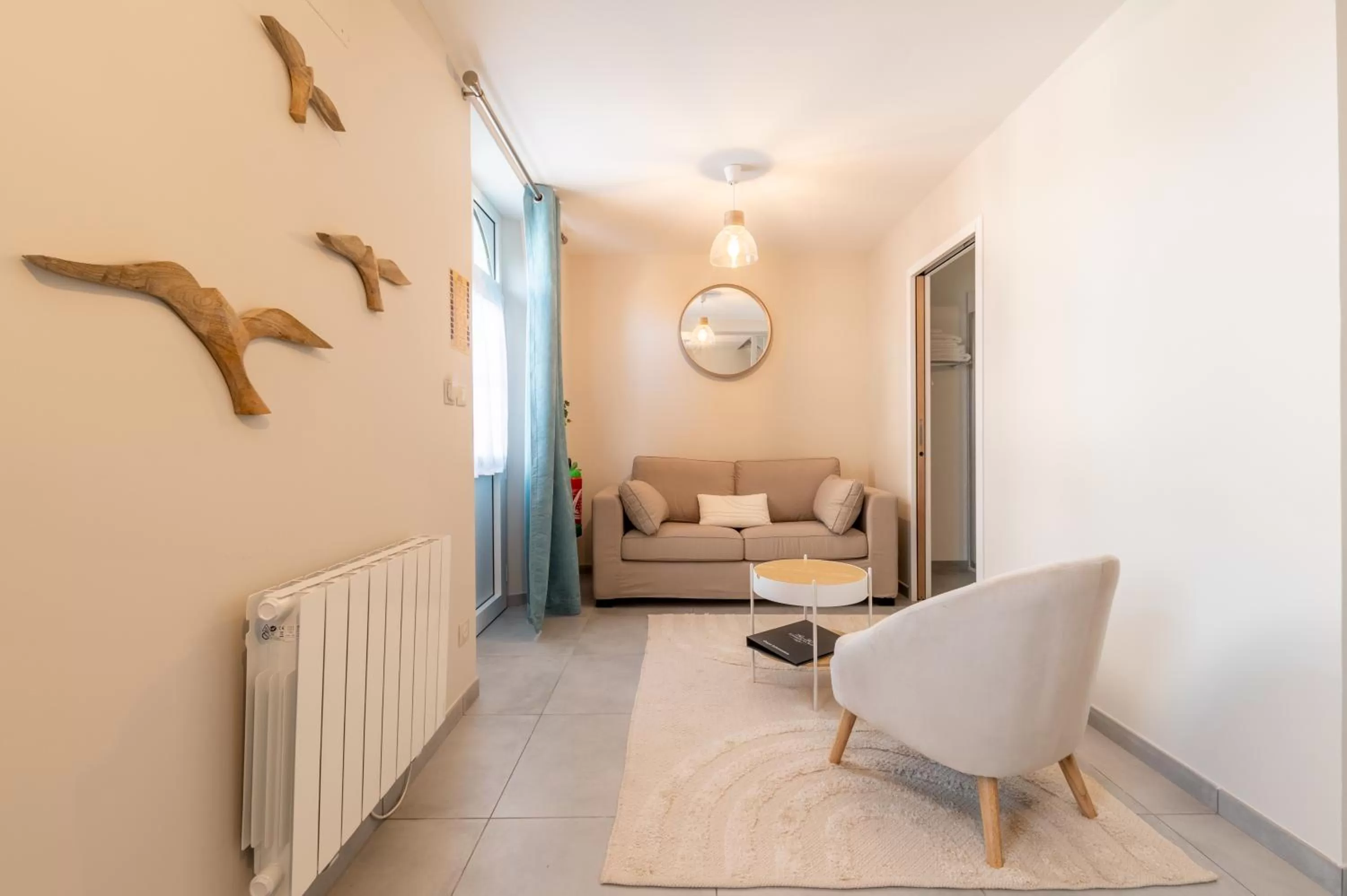 Coffee/tea facilities in Hôtel Échappée en Baie - Parking privé gratuit dont forfaits bornes électriques réservable