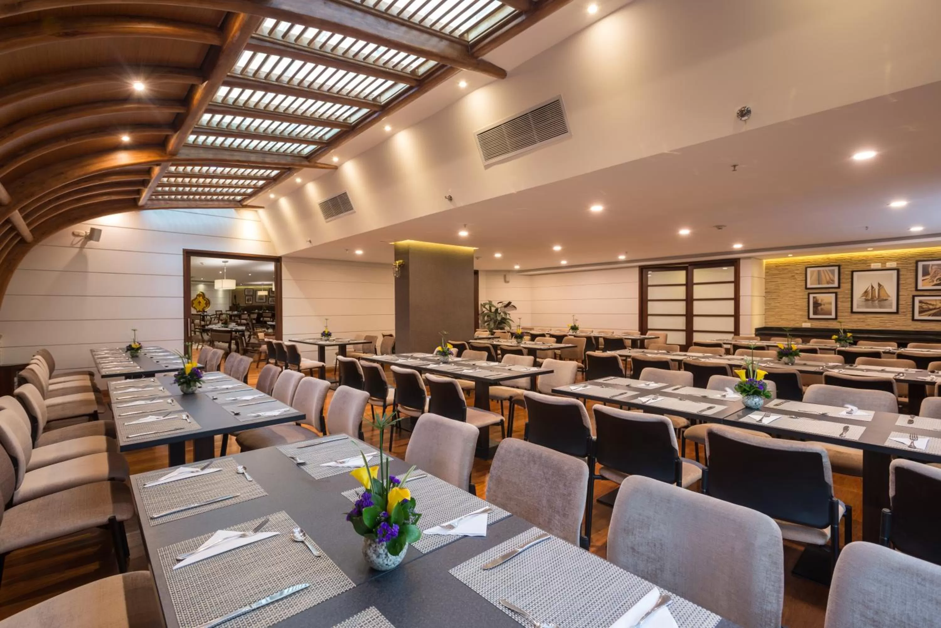 Restaurant/places to eat in Hotel Dann Carlton Bogota