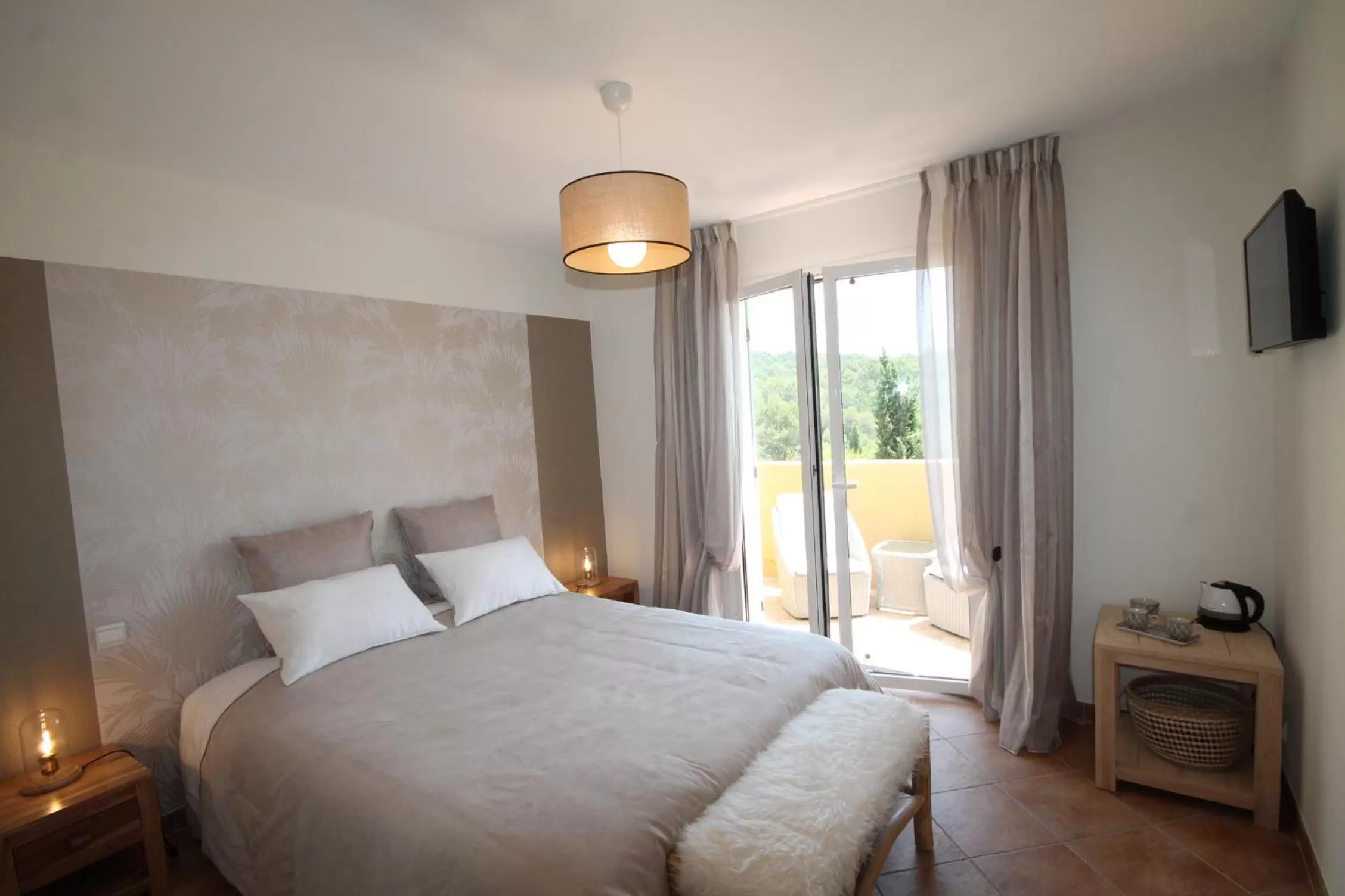 Photo of the whole room, Bed in La Dolce Vita Opio