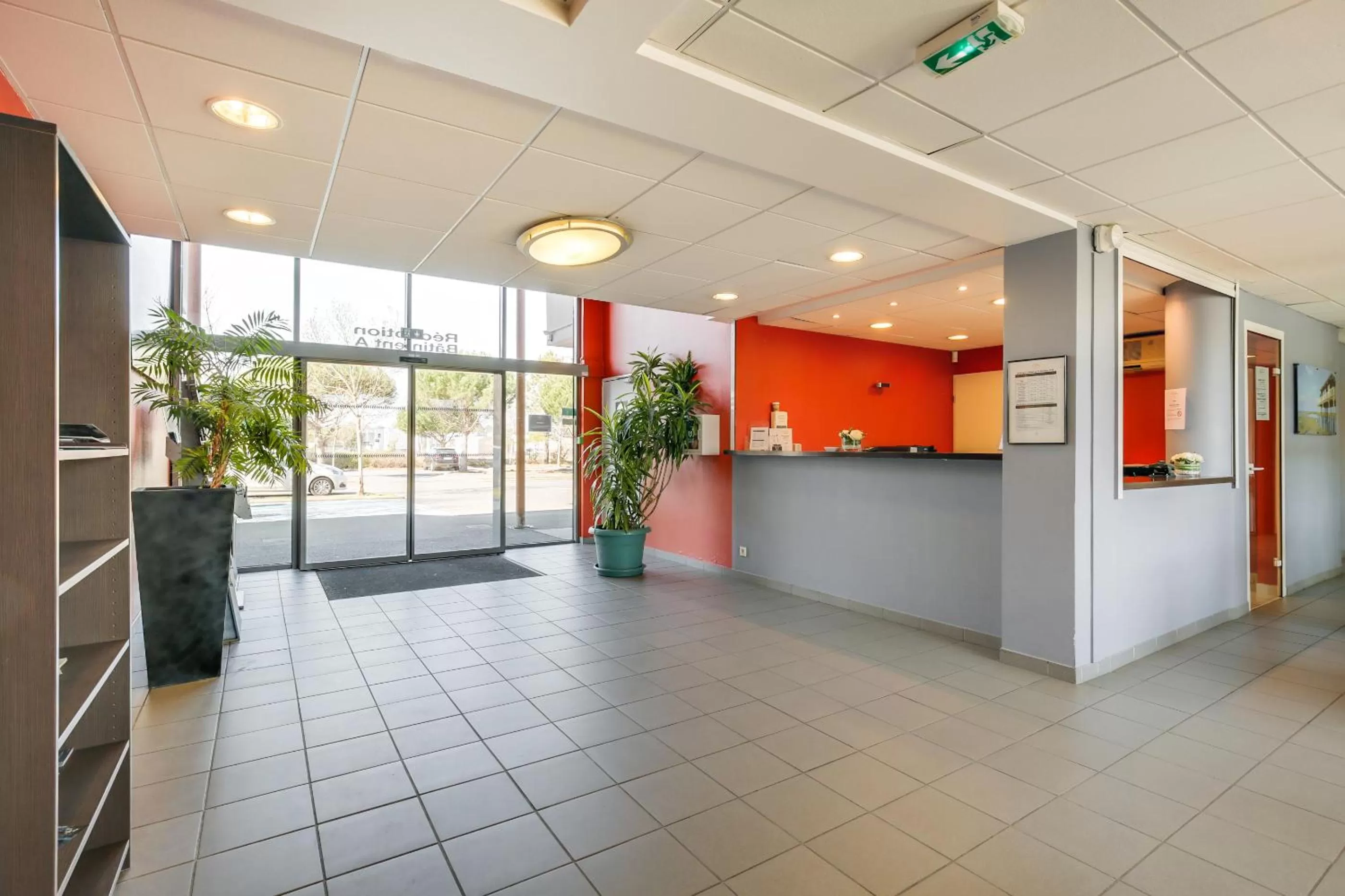Lobby or reception in All Suites Appart Hôtel - Bassin d'Arcachon - Dune du Pilat