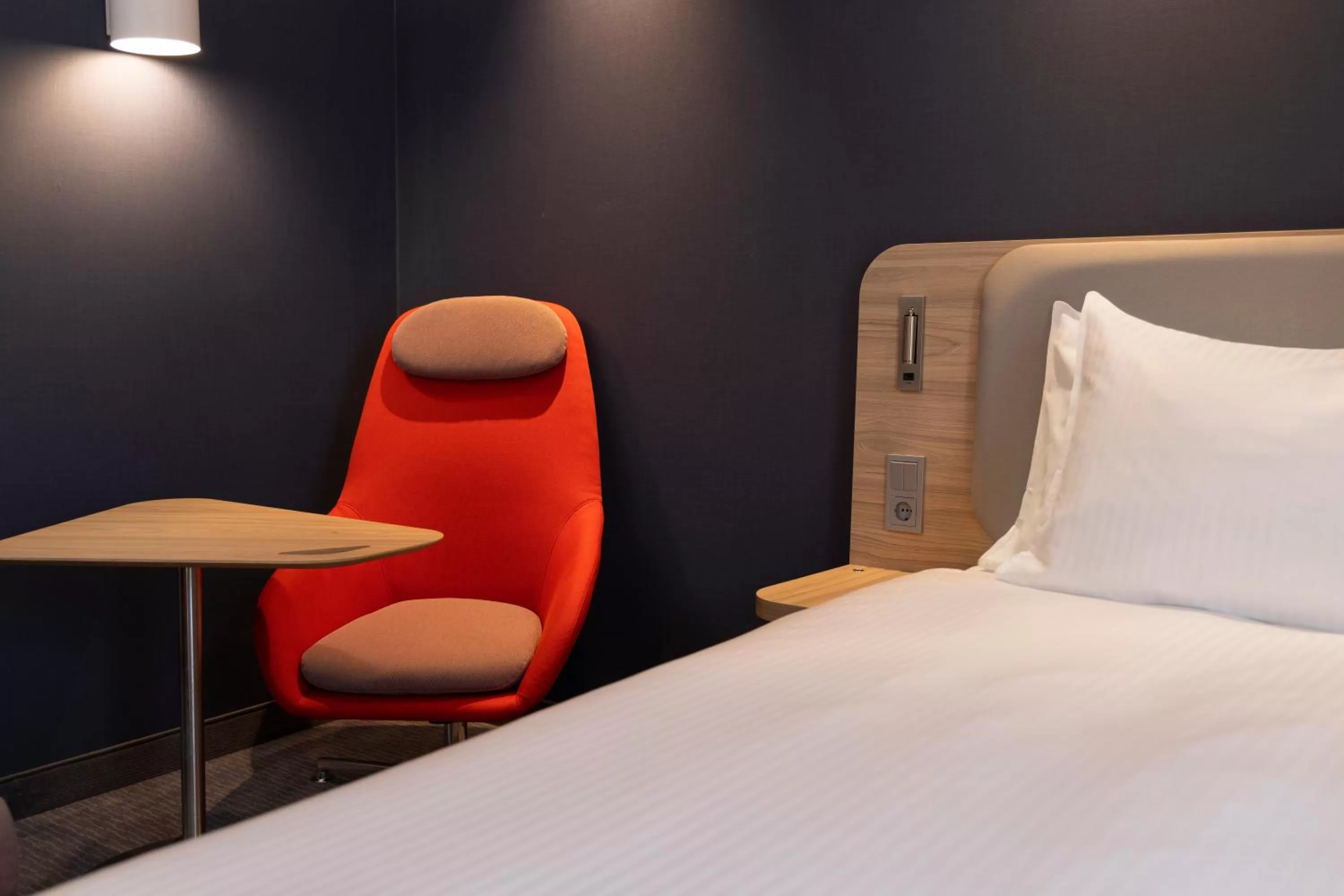 Bedroom, Bed in Holiday Inn Express & Suites - Deventer by IHG
