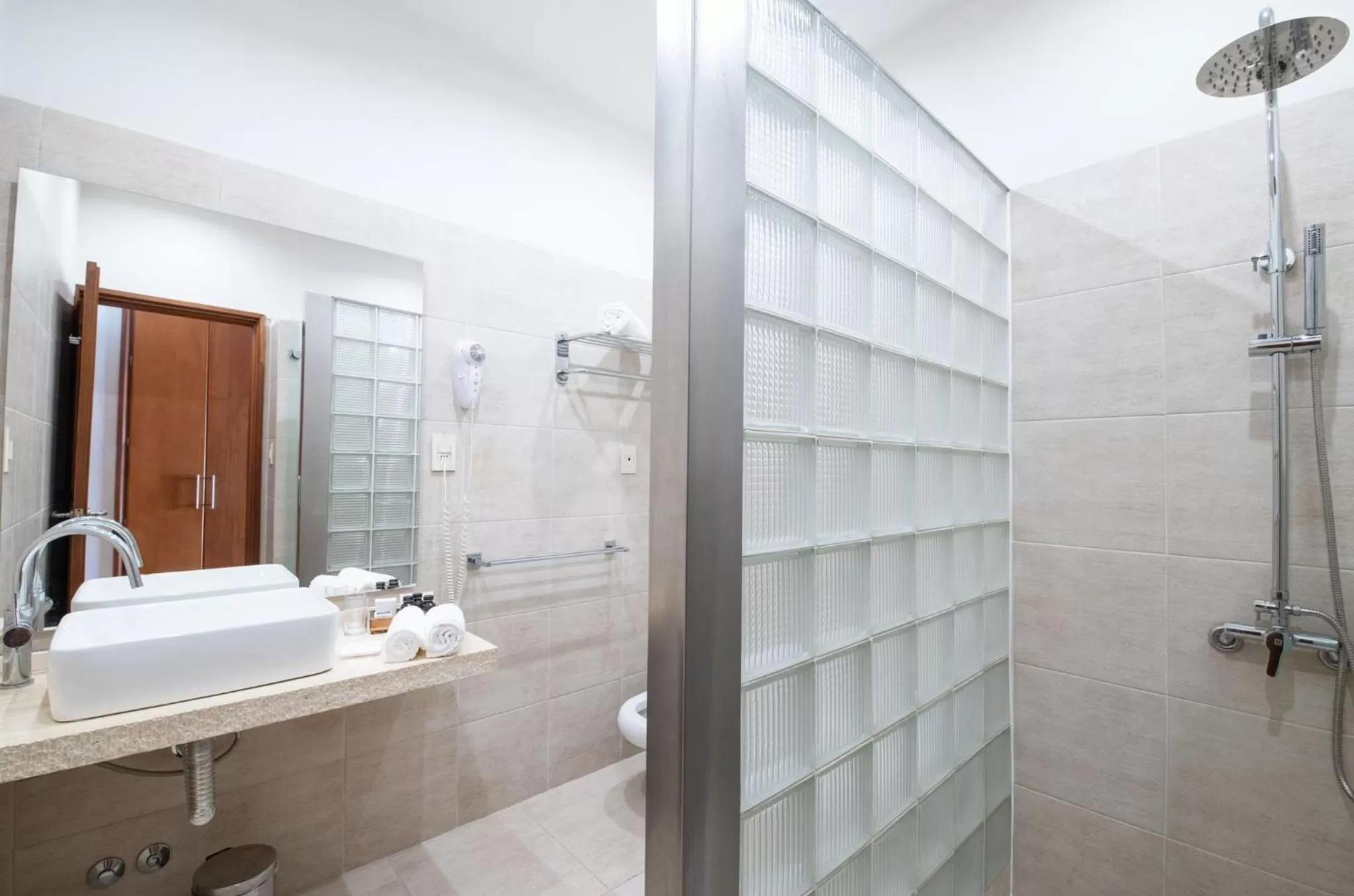 Shower, Bathroom in Bemar Carmelo Hotel