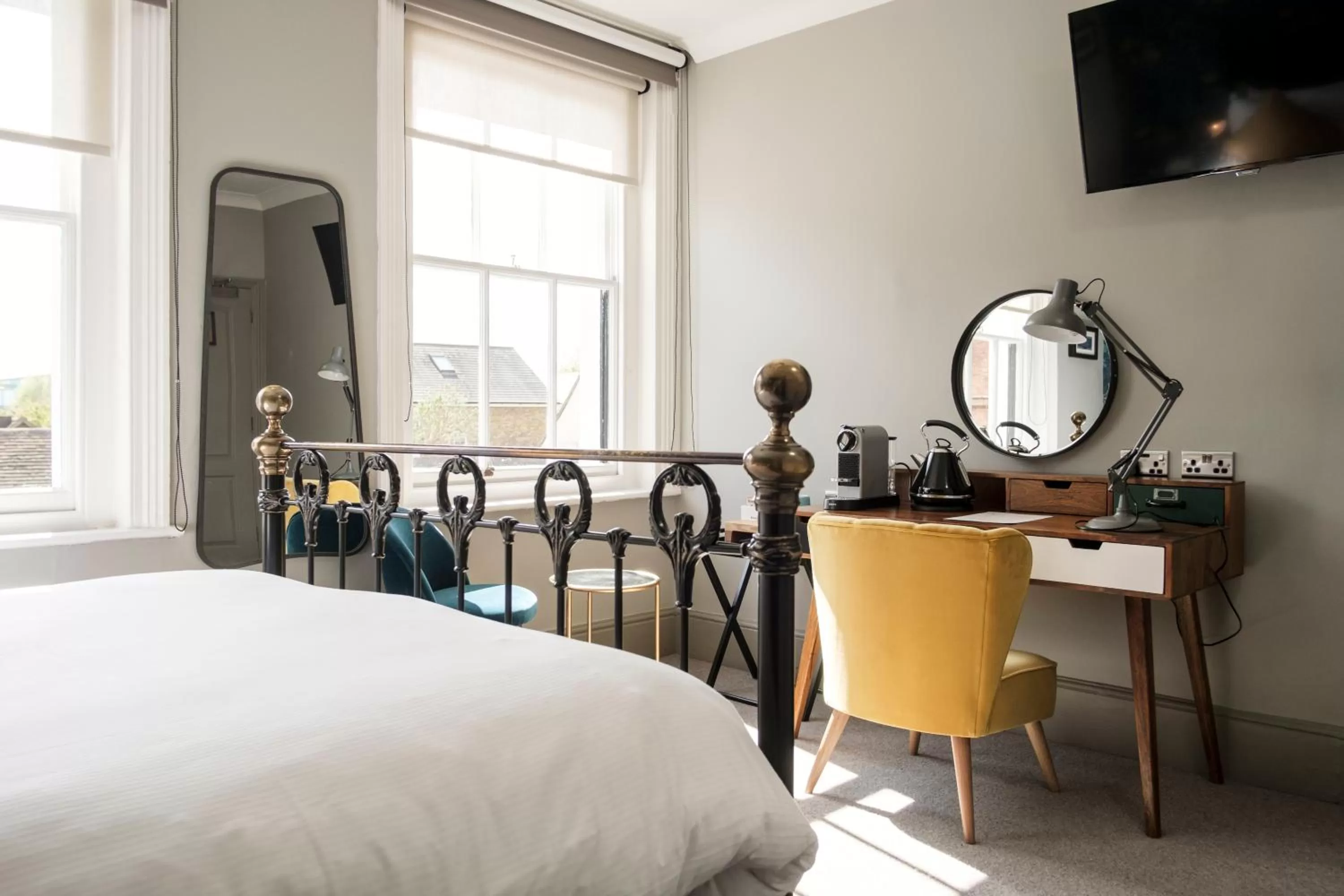 Photo of the whole room, Bed in The Swan Hotel