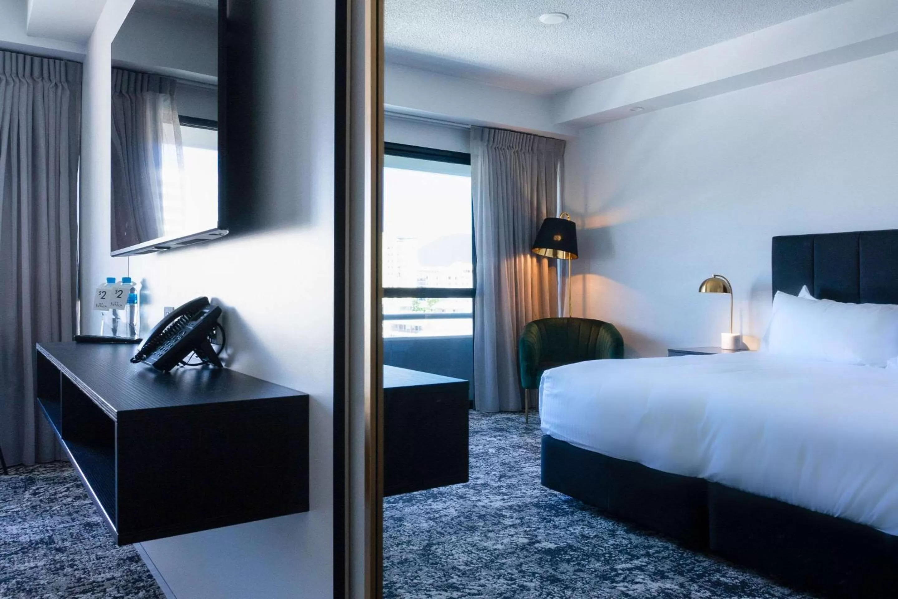 Bedroom, Bed in The Benson Hotel