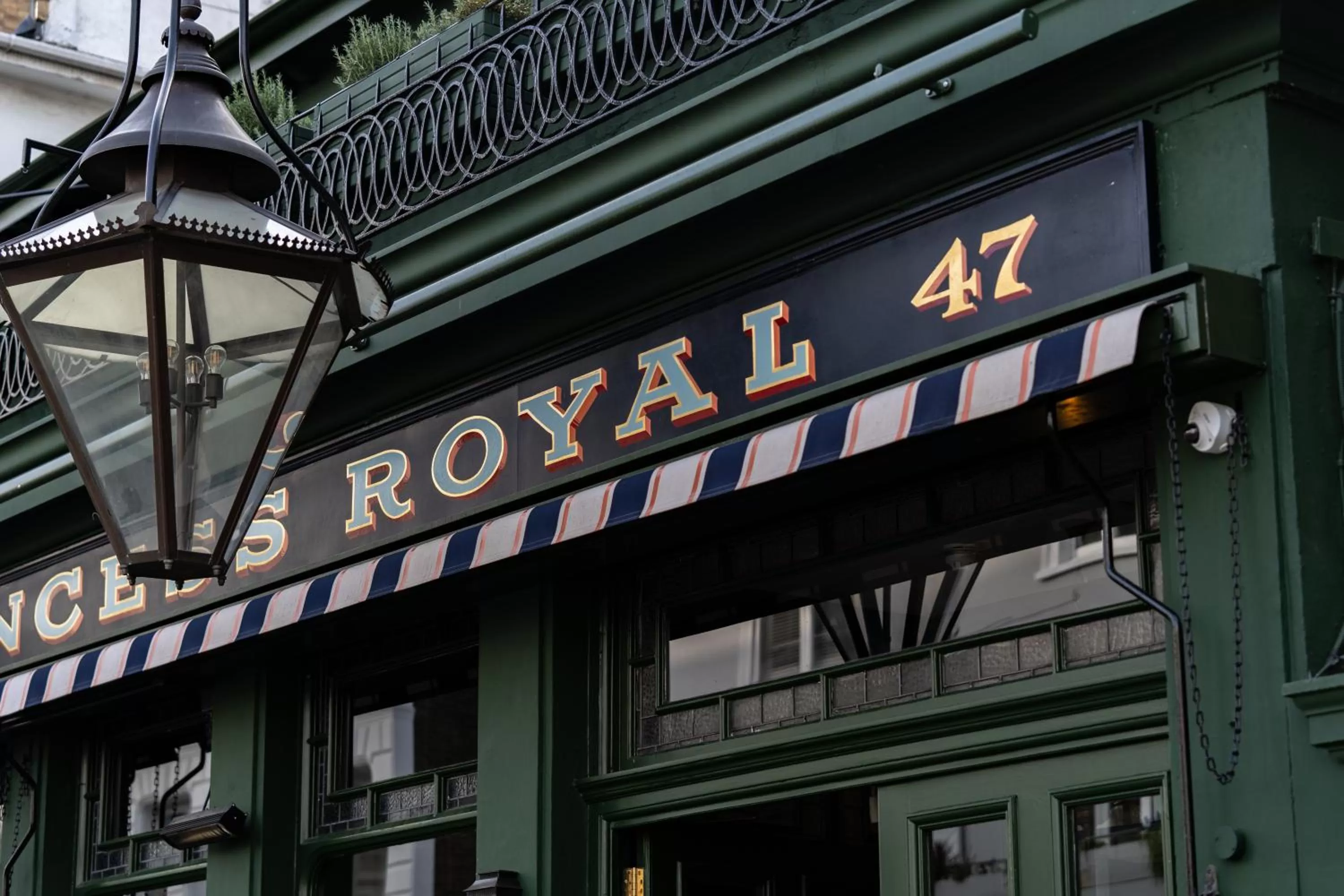 Facade/entrance in The Princess Royal, Nothing Hill