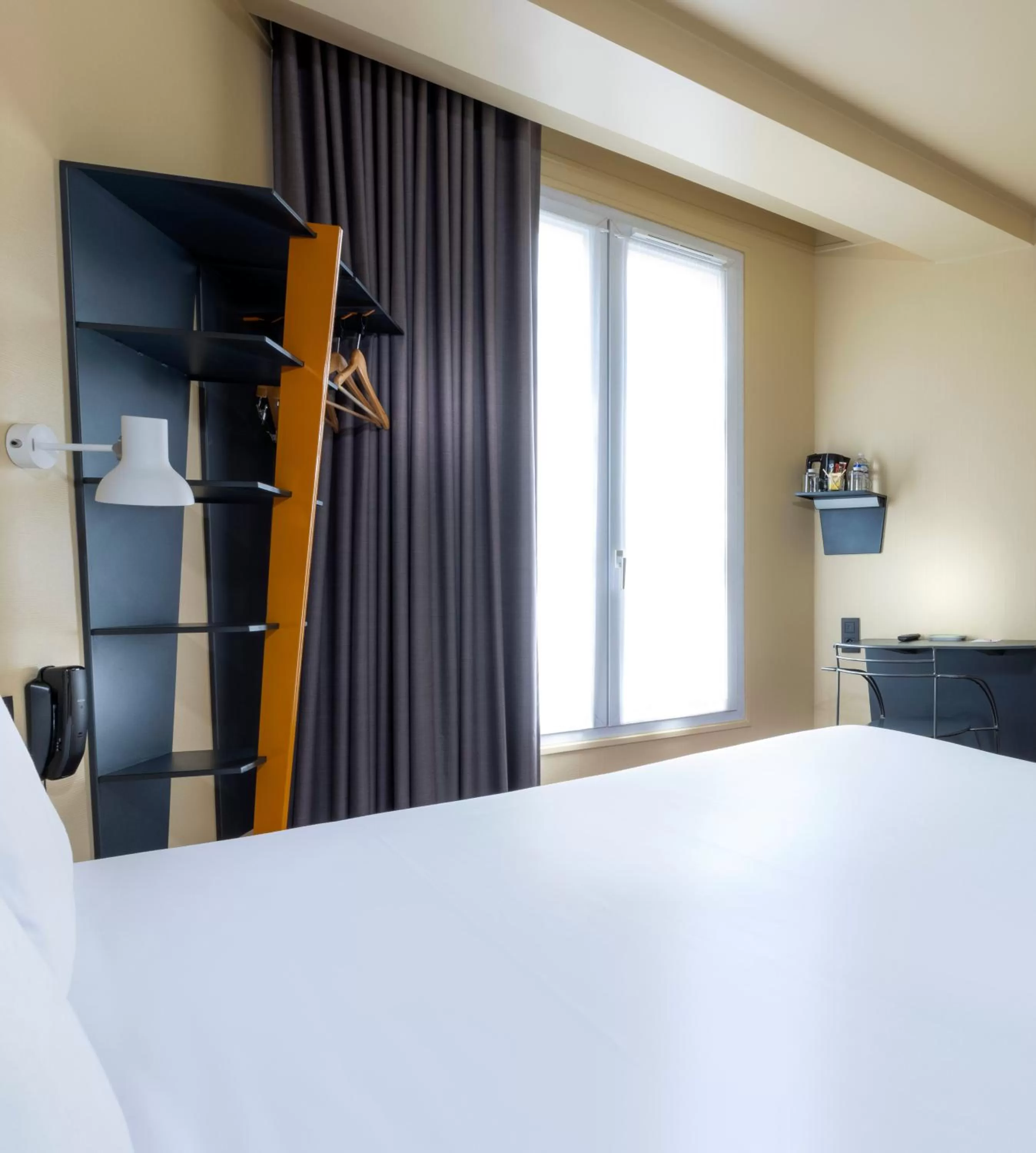 Bed in Libertel Canal Saint Martin