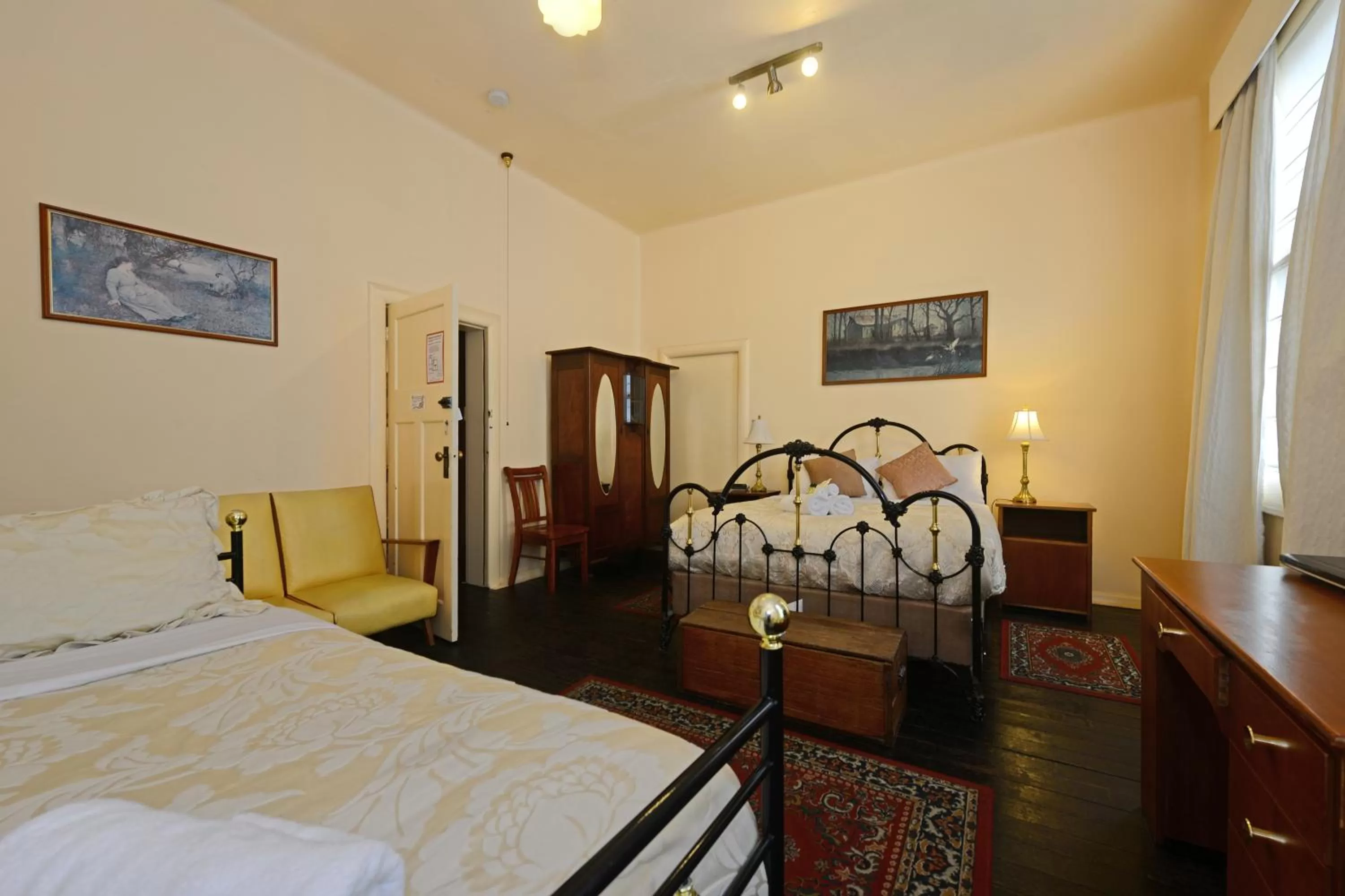 Bedroom, Bed in Edinburgh Gallery Bed & Breakfast