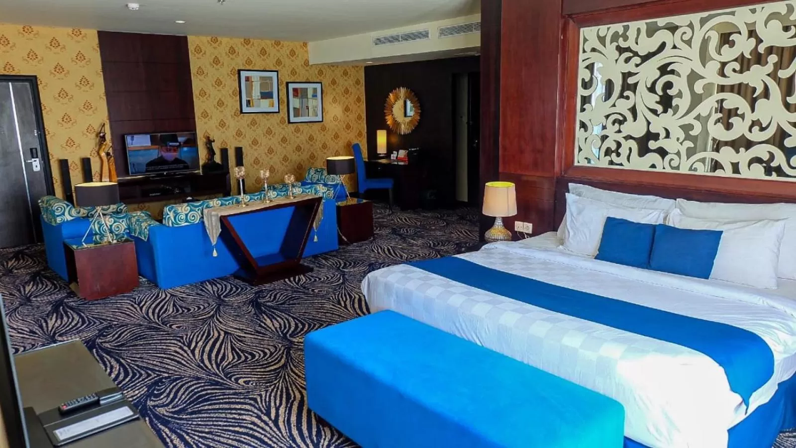 Bedroom, Bed in Swiss-Belhotel Silae Palu