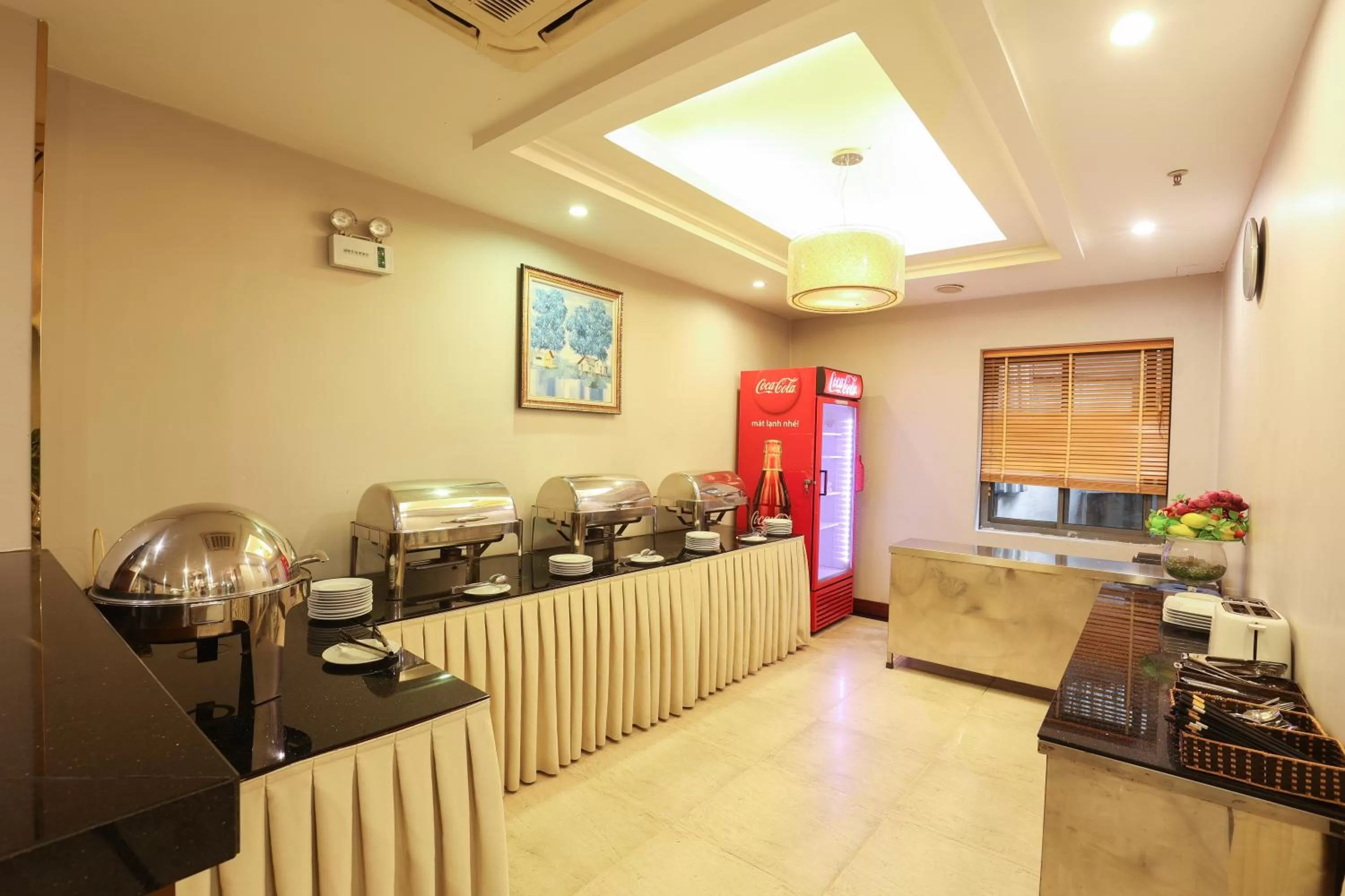 Restaurant/places to eat in Gallant Hotel