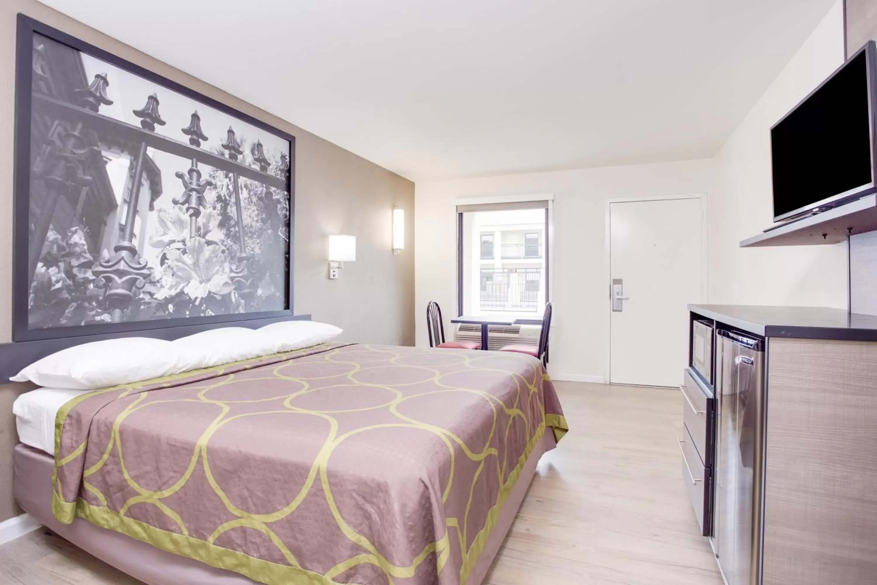 King Room - Mobility Access/Non-Smoking in Super 8 by Wyndham Dalton King Room - Mobility Access/Non-Smoking in Super 8 by Wyndham Dalton