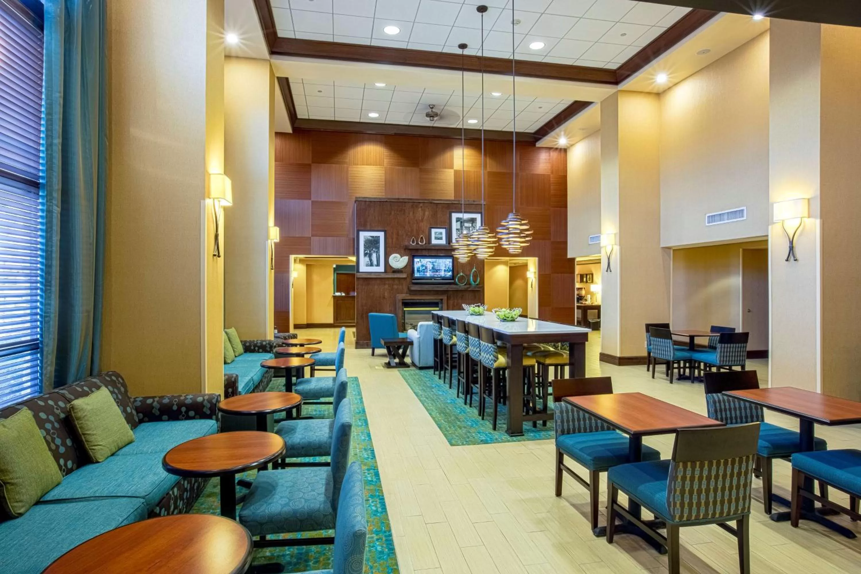 Breakfast in Hampton Inn & Suites Sacramento-Elk Grove Laguna I-5