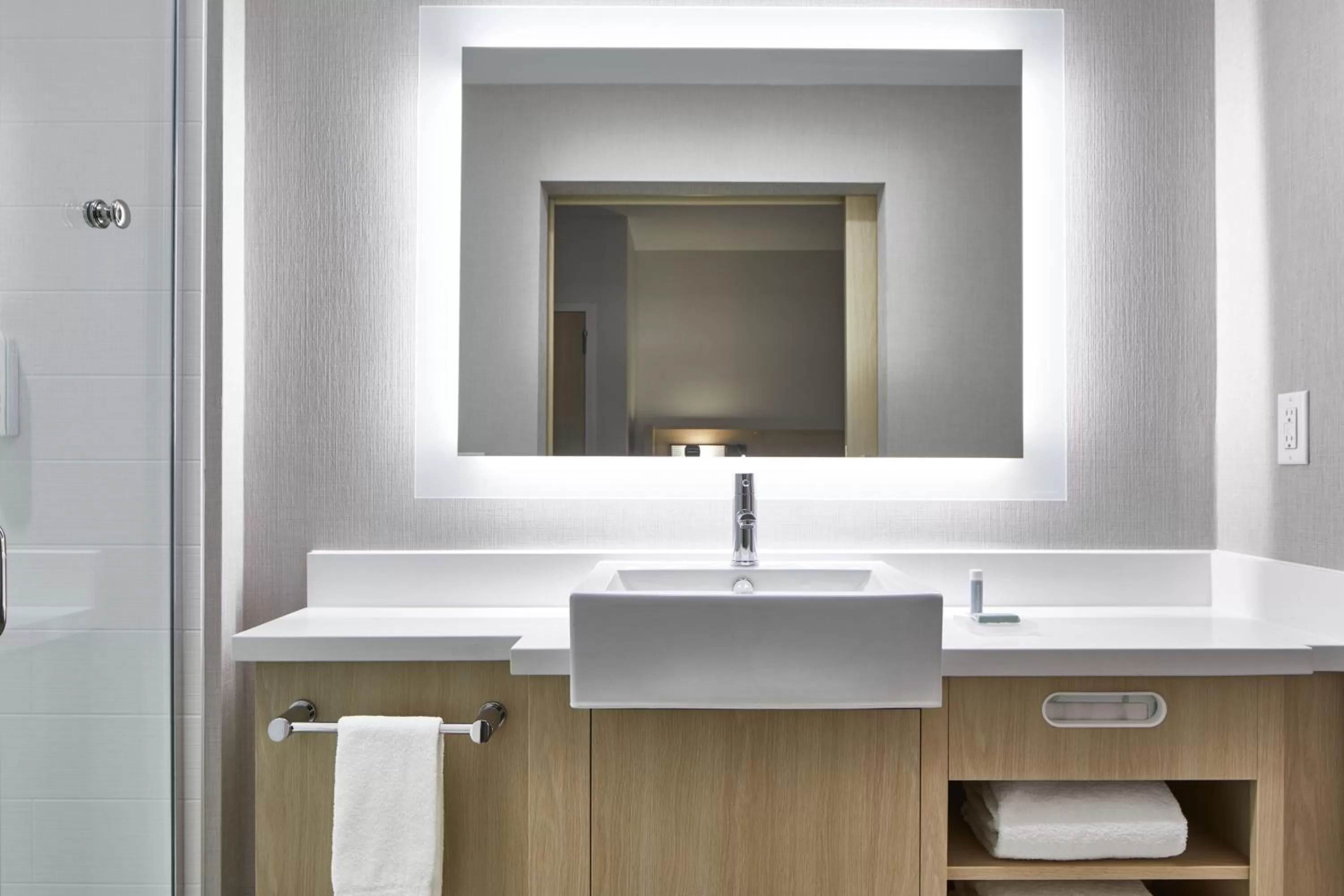 Bathroom in SpringHill Suites by Marriott Jacksonville Beach Oceanfront