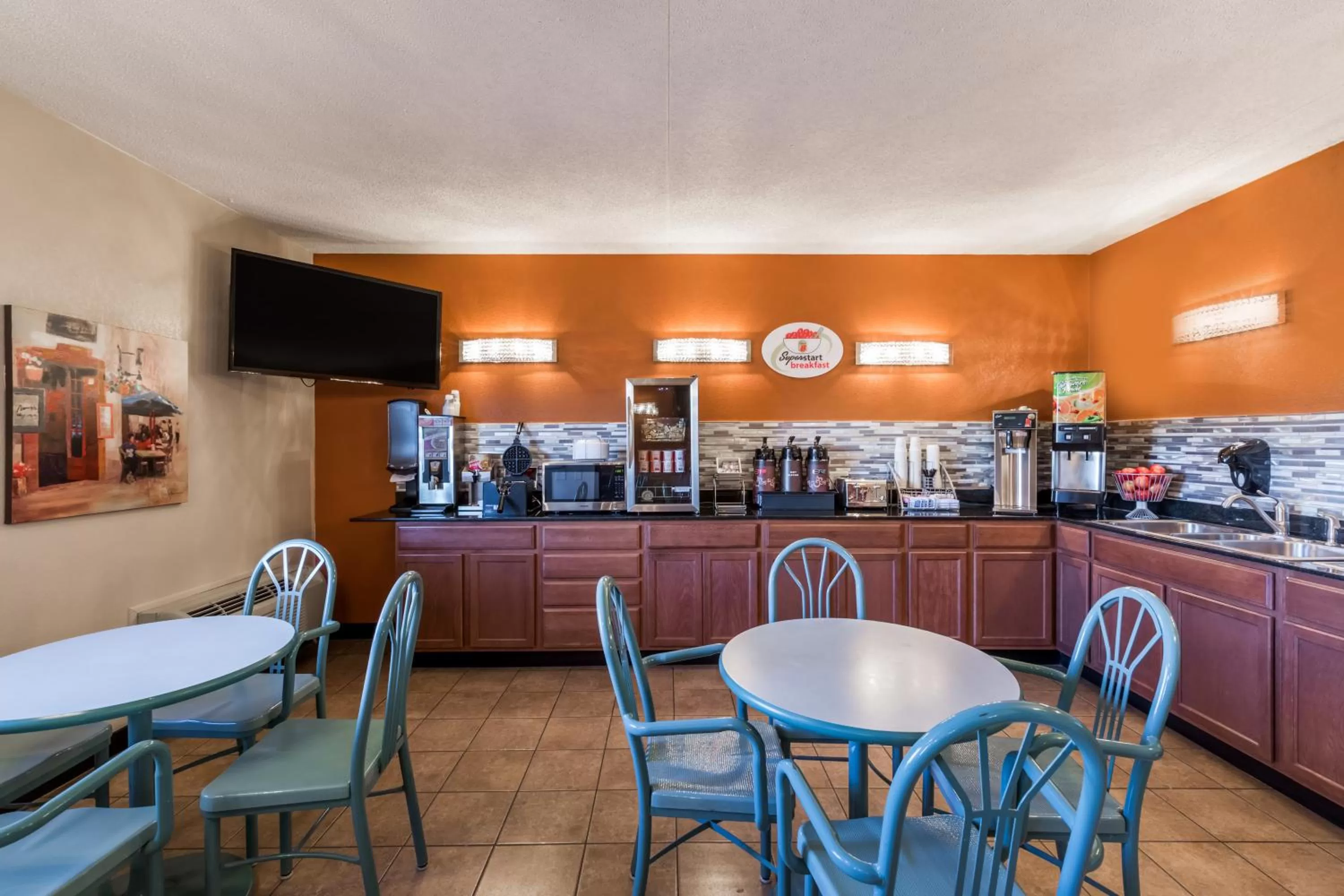 Buffet breakfast in Super 8 by Wyndham Wichita North