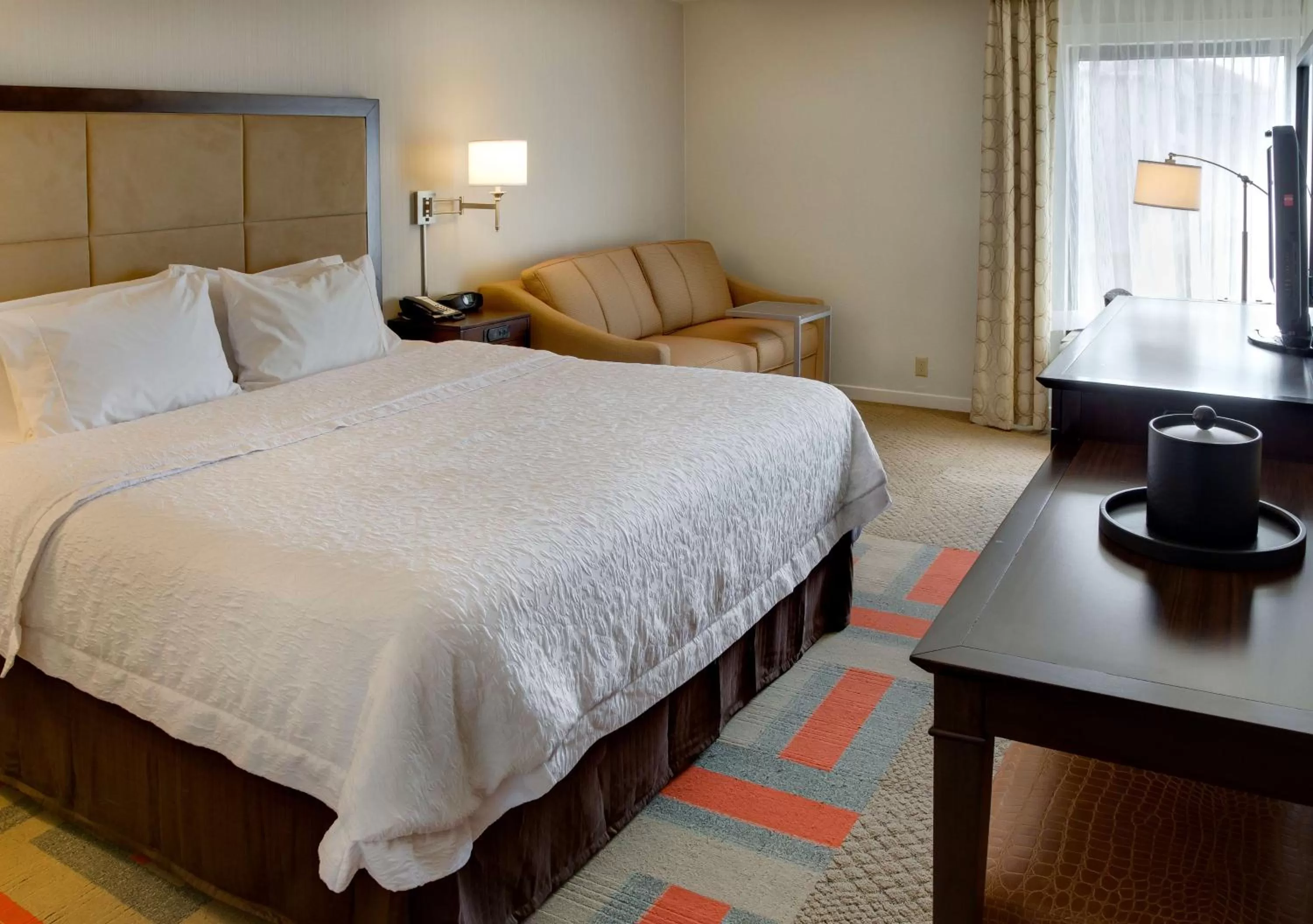 Bed in Hampton Inn Harrisonburg - University