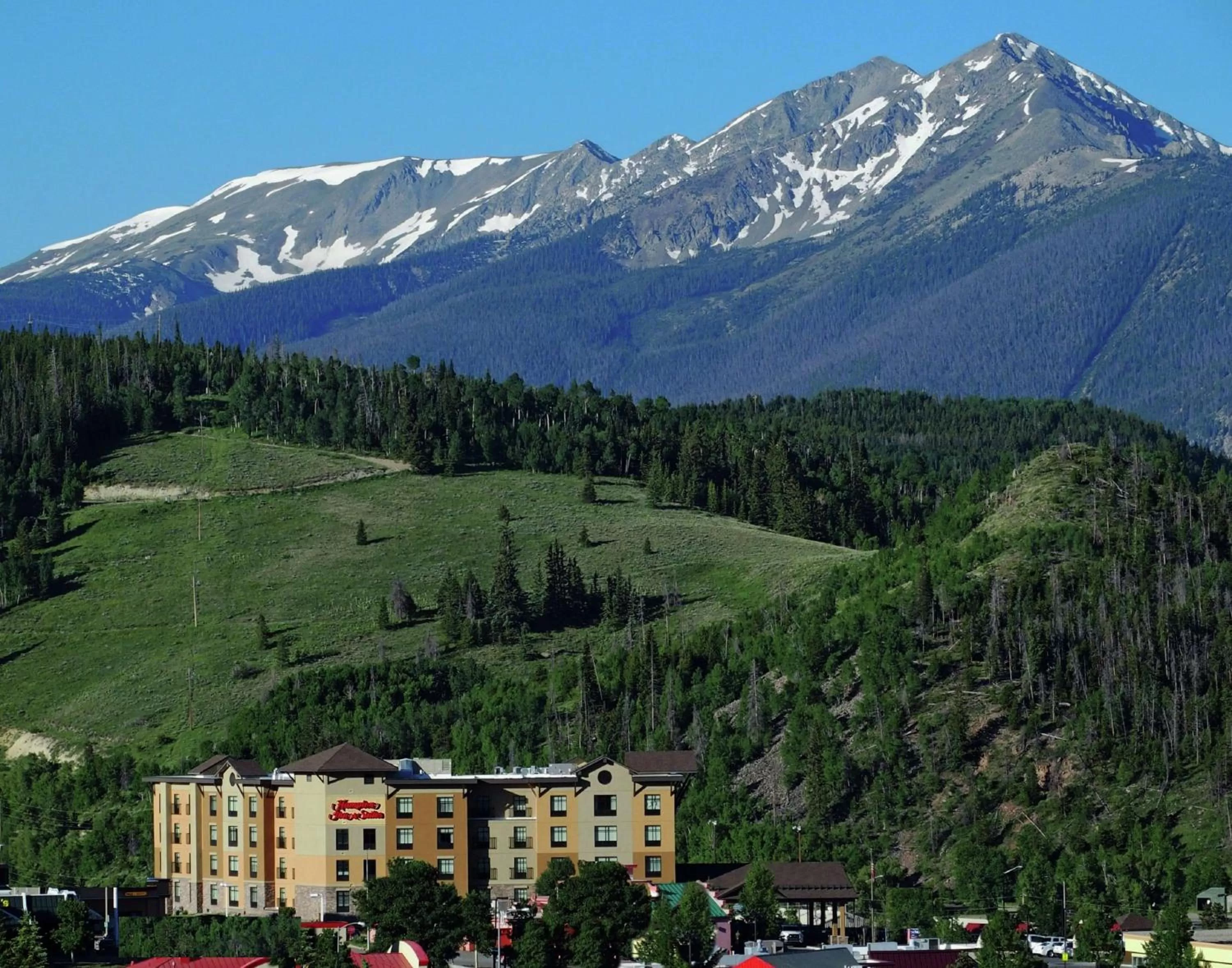 Property building in Hampton Inn & Suites Silverthorne