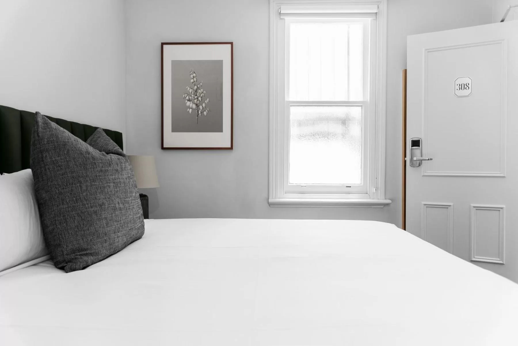 Bed in Hotel Challis Potts Point