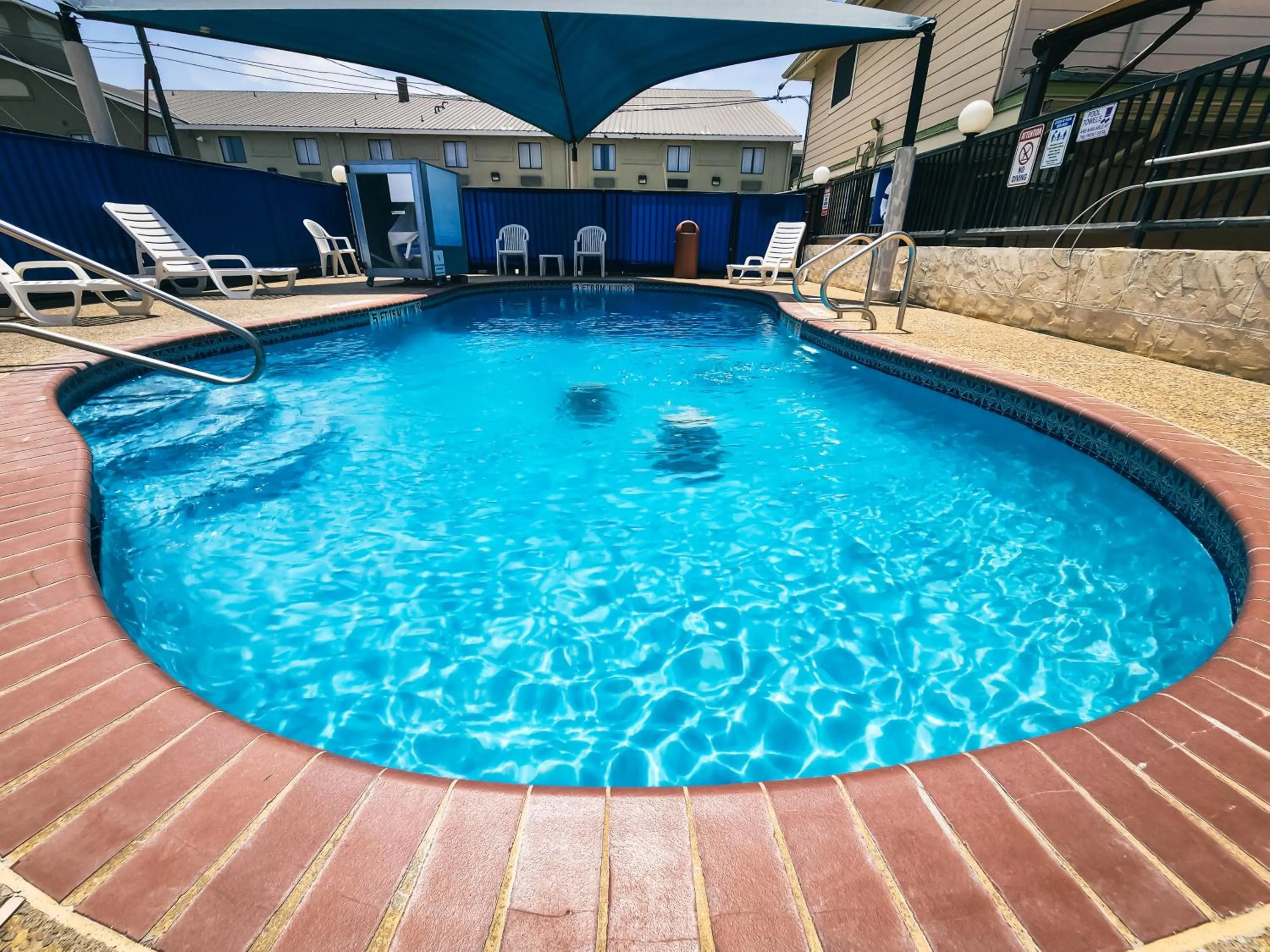 Swimming pool in Rodeway Inn San Antonio Lackland AFB - SeaWorld