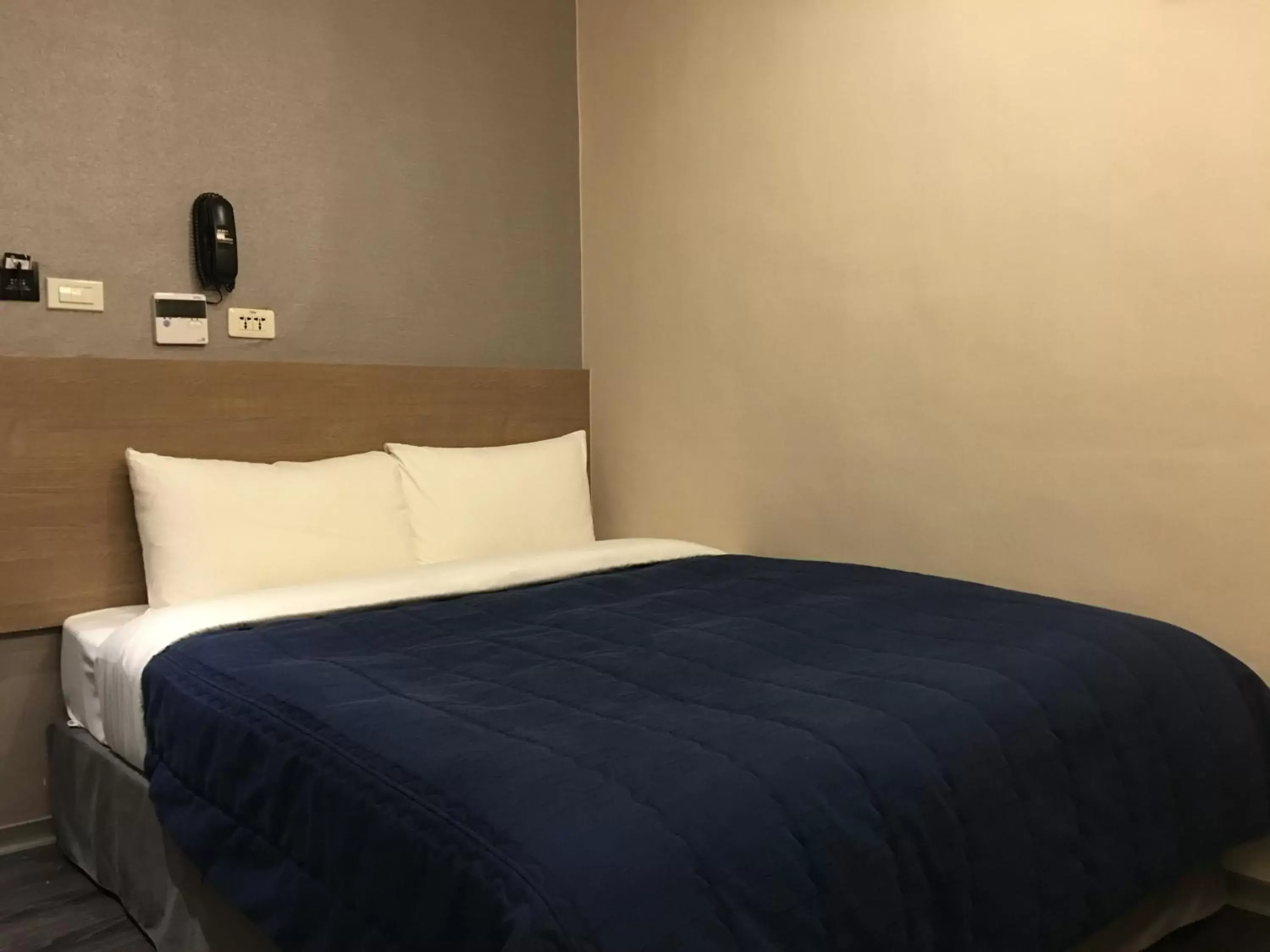 Double Room - No Window and No Parking in Bulowan Hotel Double Room - No Window and No Parking in Bulowan Hotel