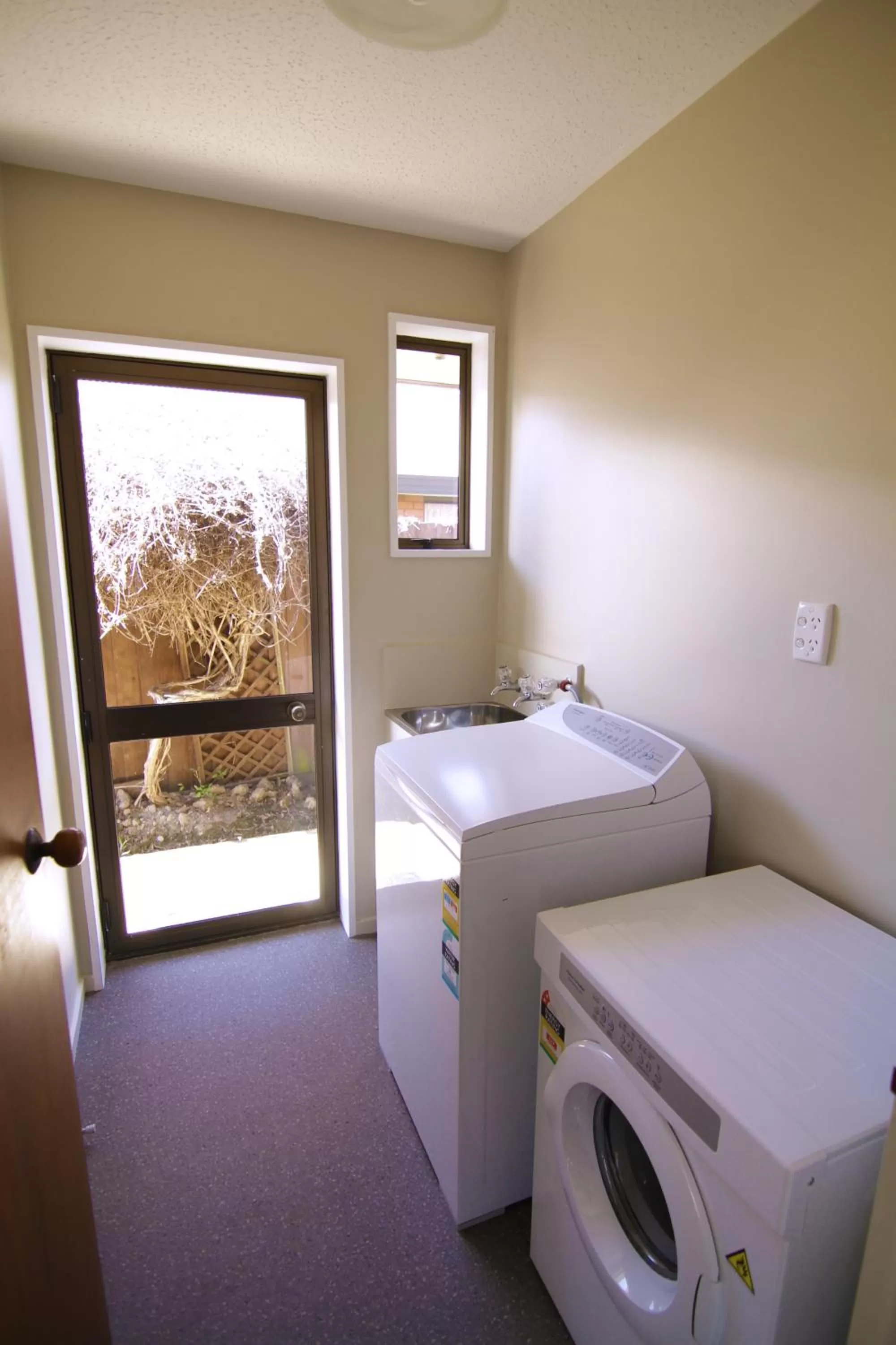 Other, Bed in Metropolitan Motel on Riccarton - 2 mins walk to Westfield