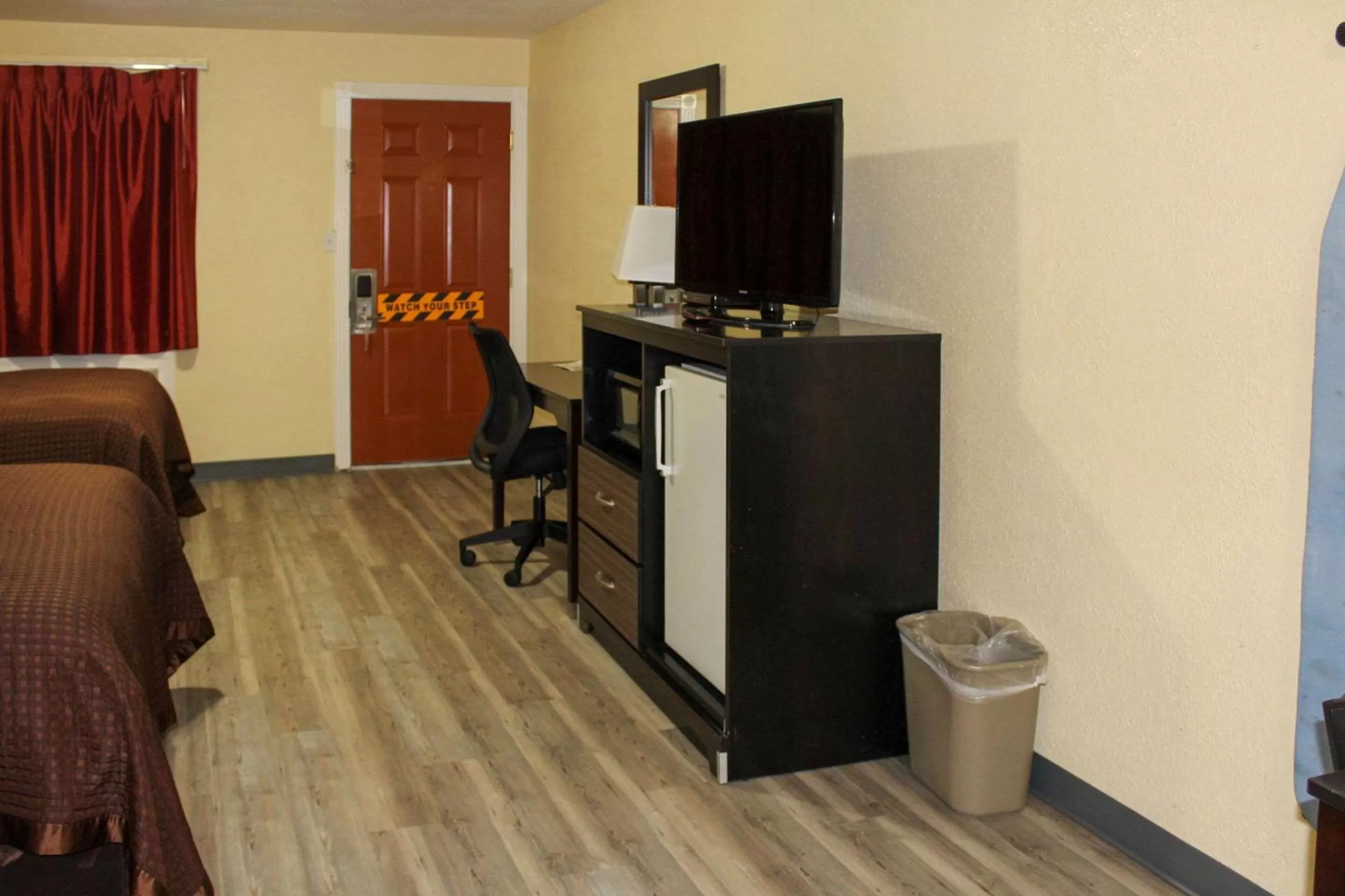 Bedroom in Rodeway Inn Medford South I-5