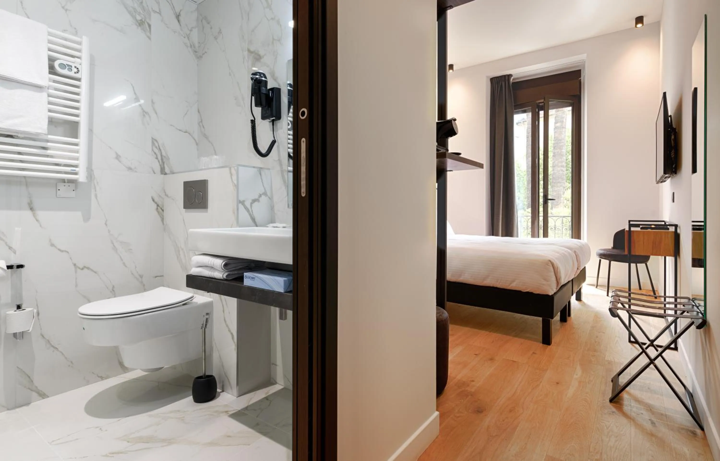 Bed in Hotel Saint Georges