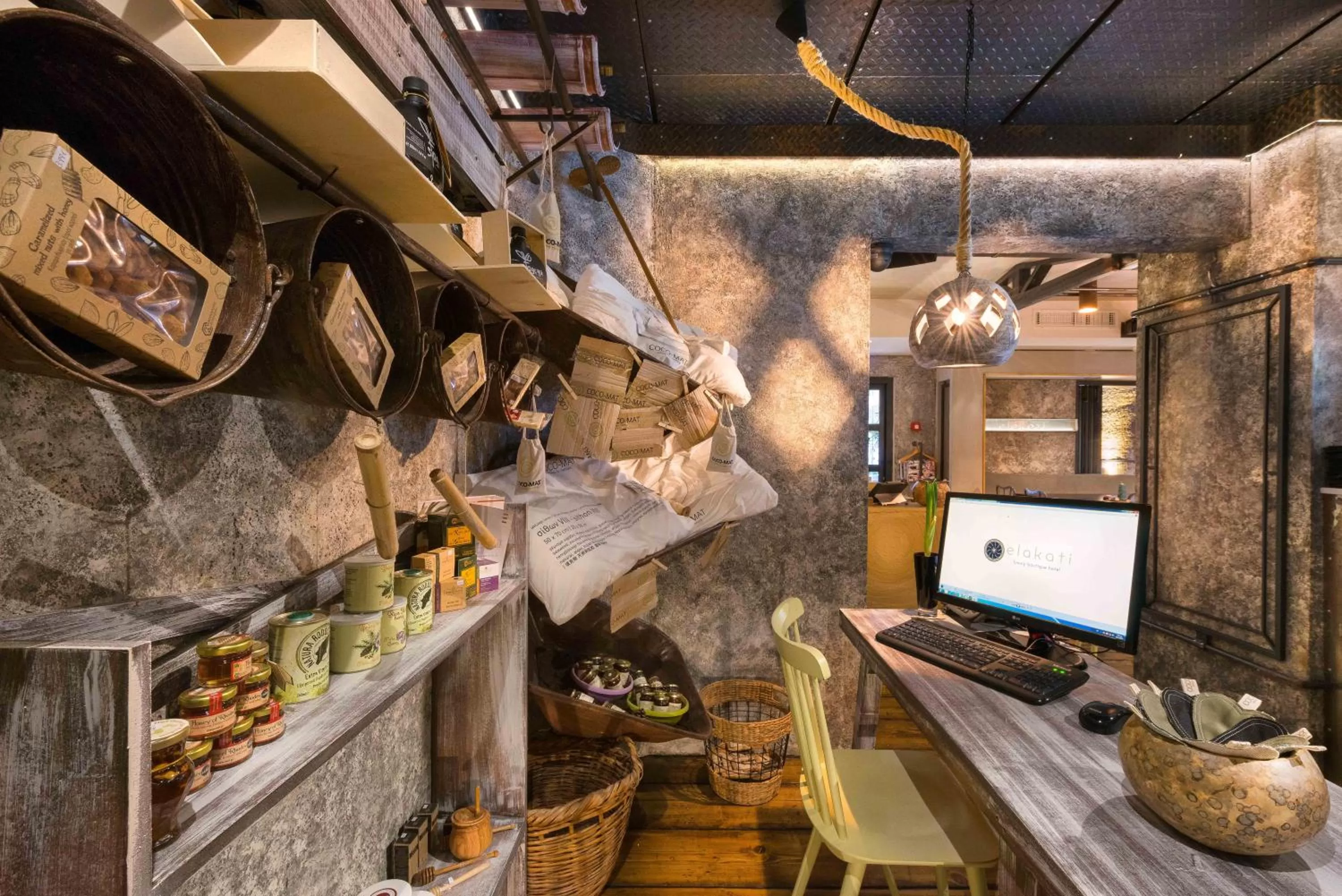 On-site shops in Elakati Luxury Boutique Hotel - Adults Only