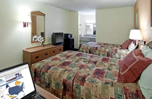 Bed in Rodeway Inn Canton I-55