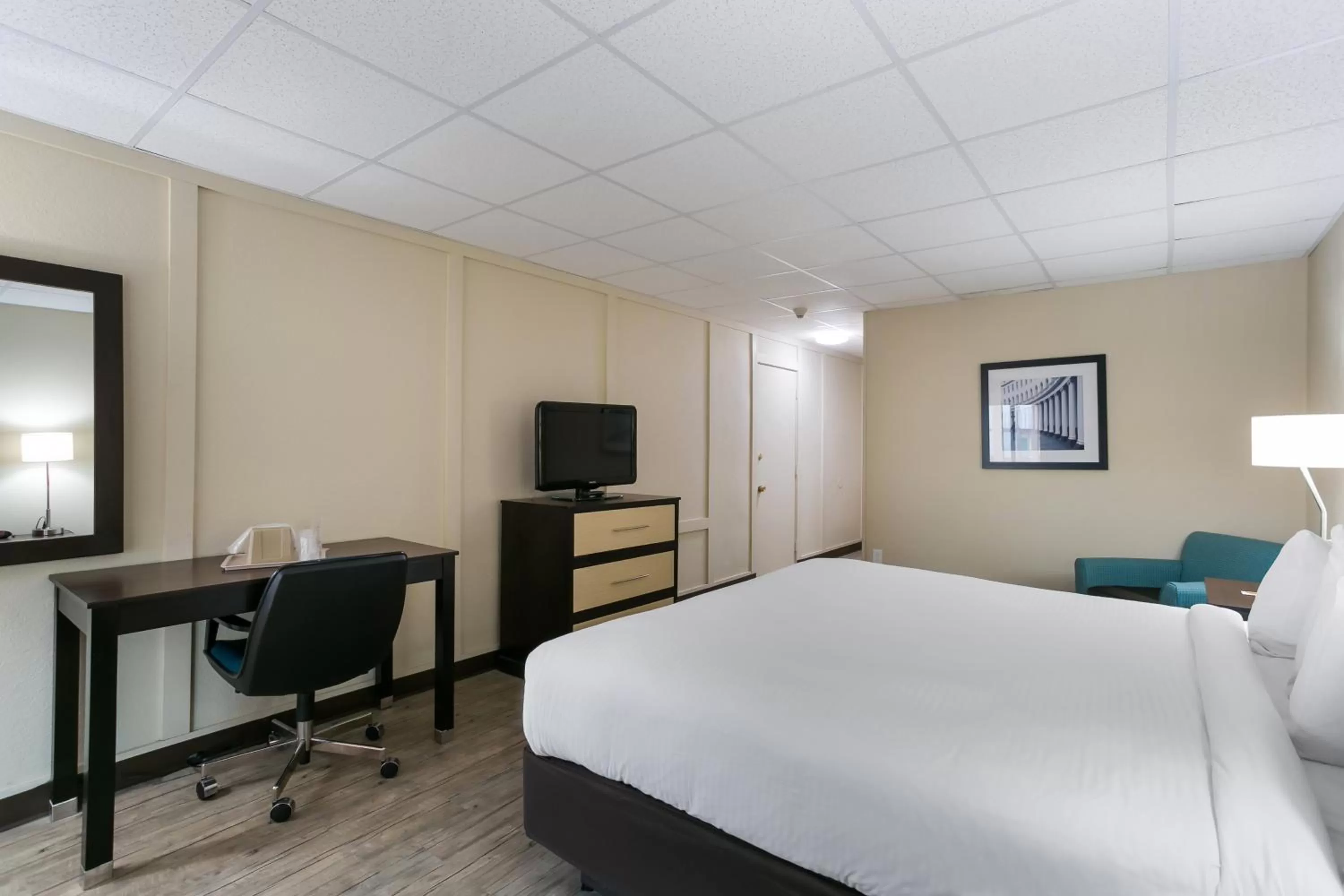 Bed in Eisenhower Hotel and Conference Center