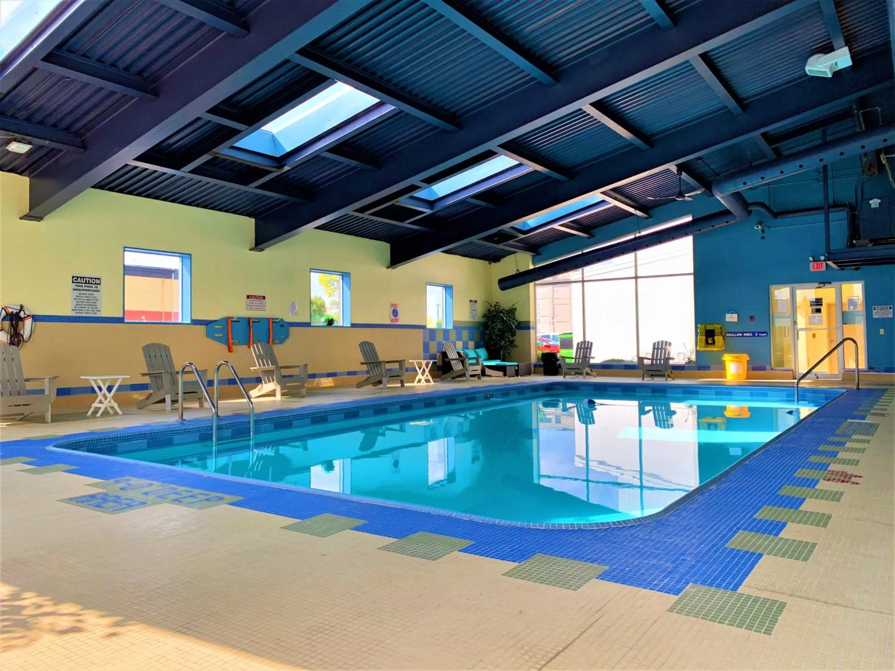 Swimming pool in Days Inn by Wyndham Niagara Falls Centre St By the Falls