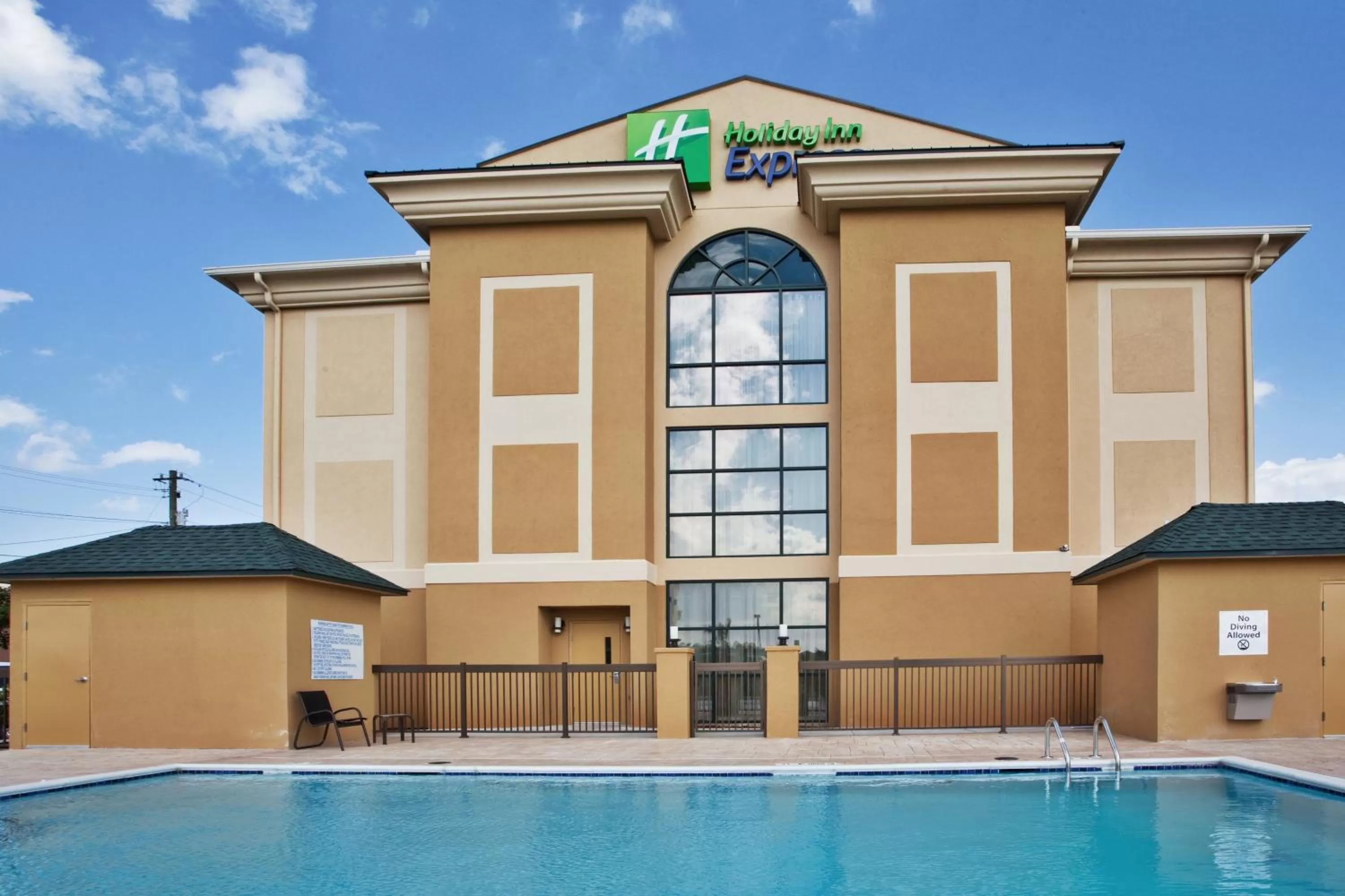 Swimming pool in Holiday Inn Express Hotel & Suites Cordele North by IHG