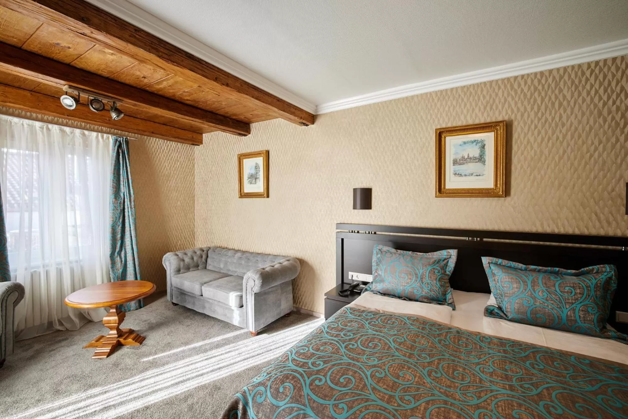 Photo of the whole room, Seating Area in Atlas Posthotel