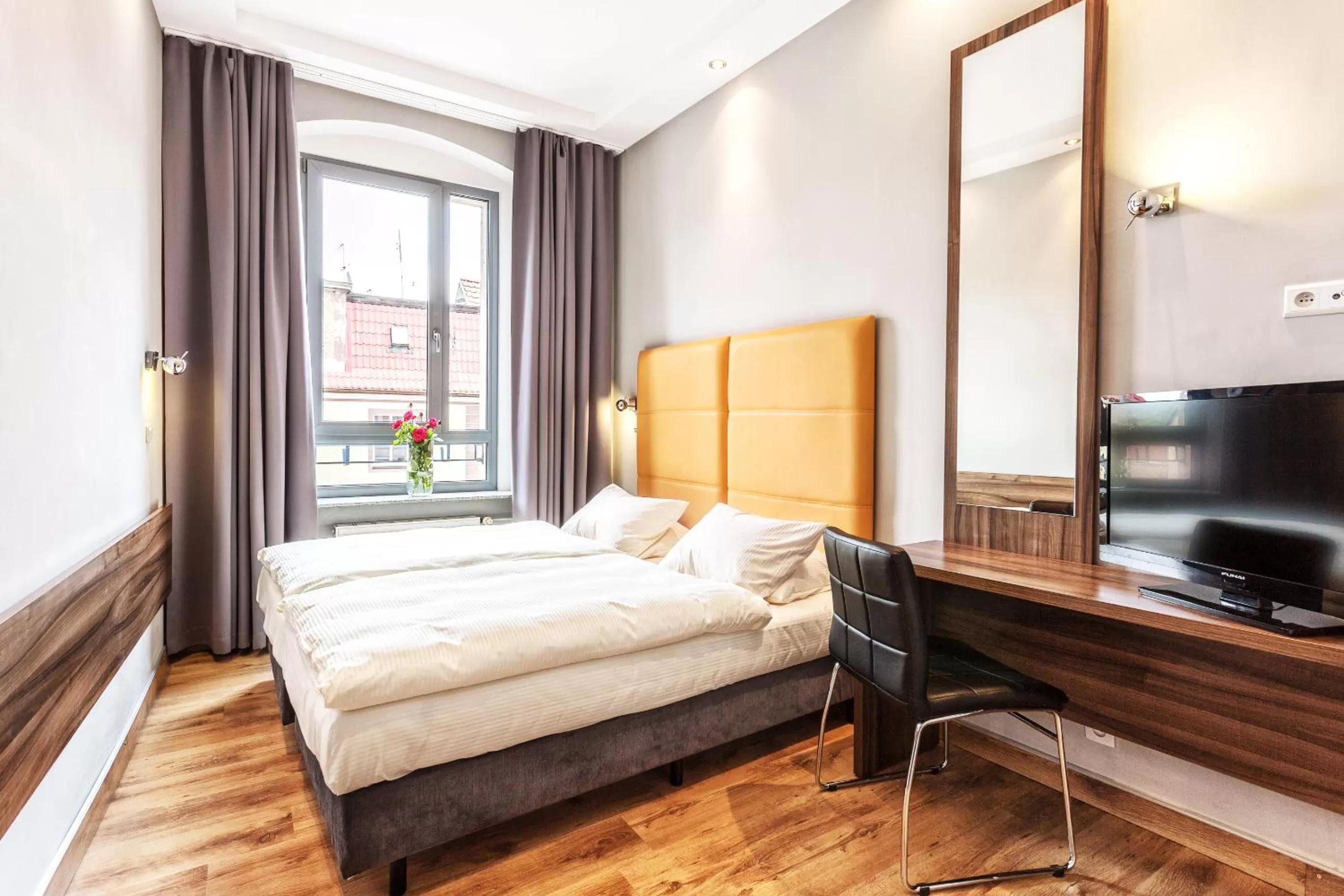 Photo of the whole room, Bed in Grand Boutique Hotel - dawny Hotel Kaliski Ratuszowy