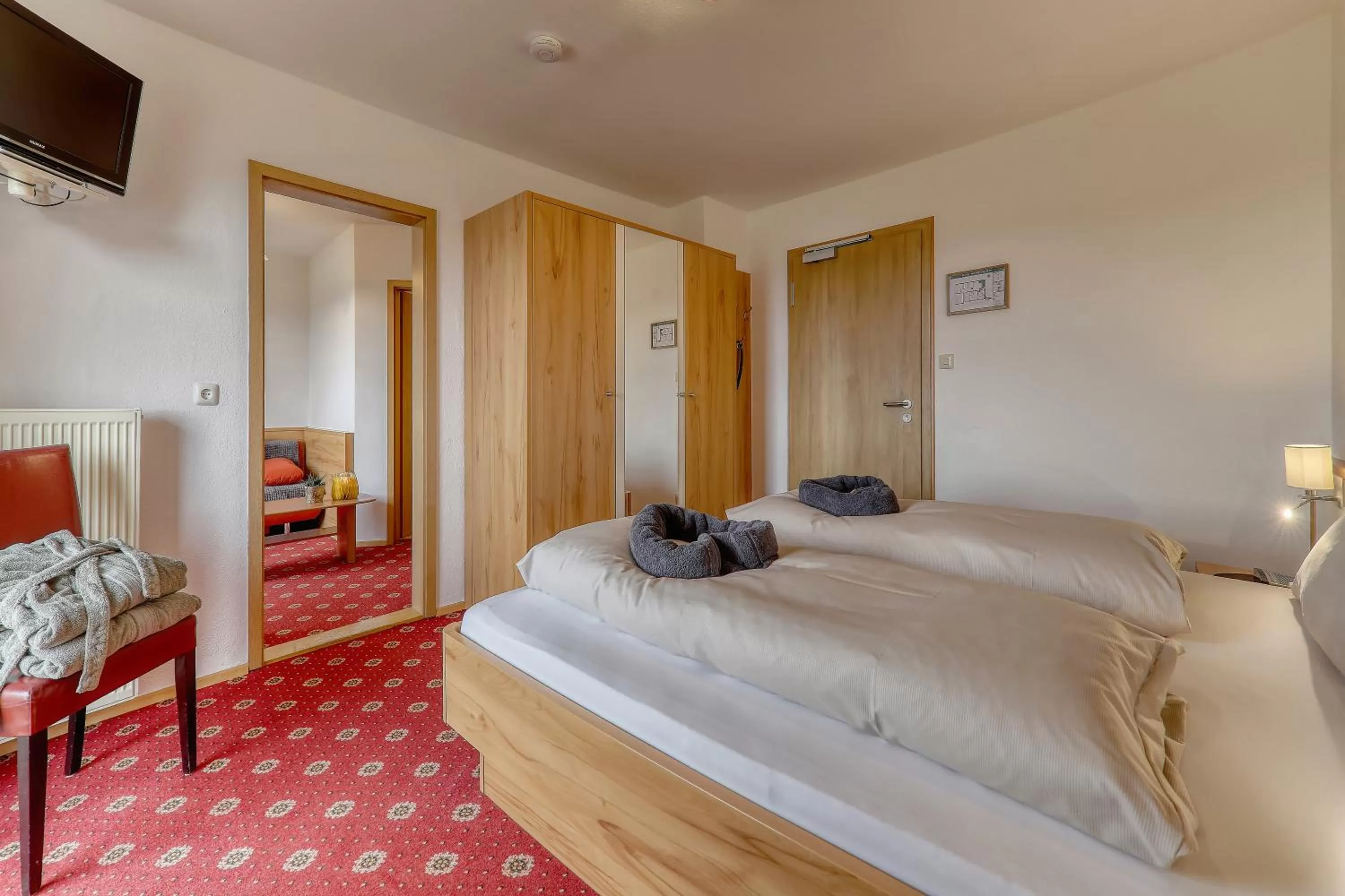 Photo of the whole room, Bed in Hotel "Haus am Berg"