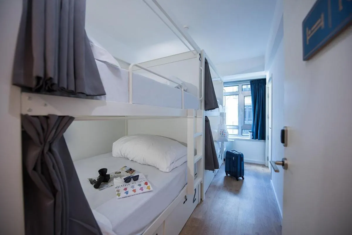 Bed in room00 Lisboa Hostel