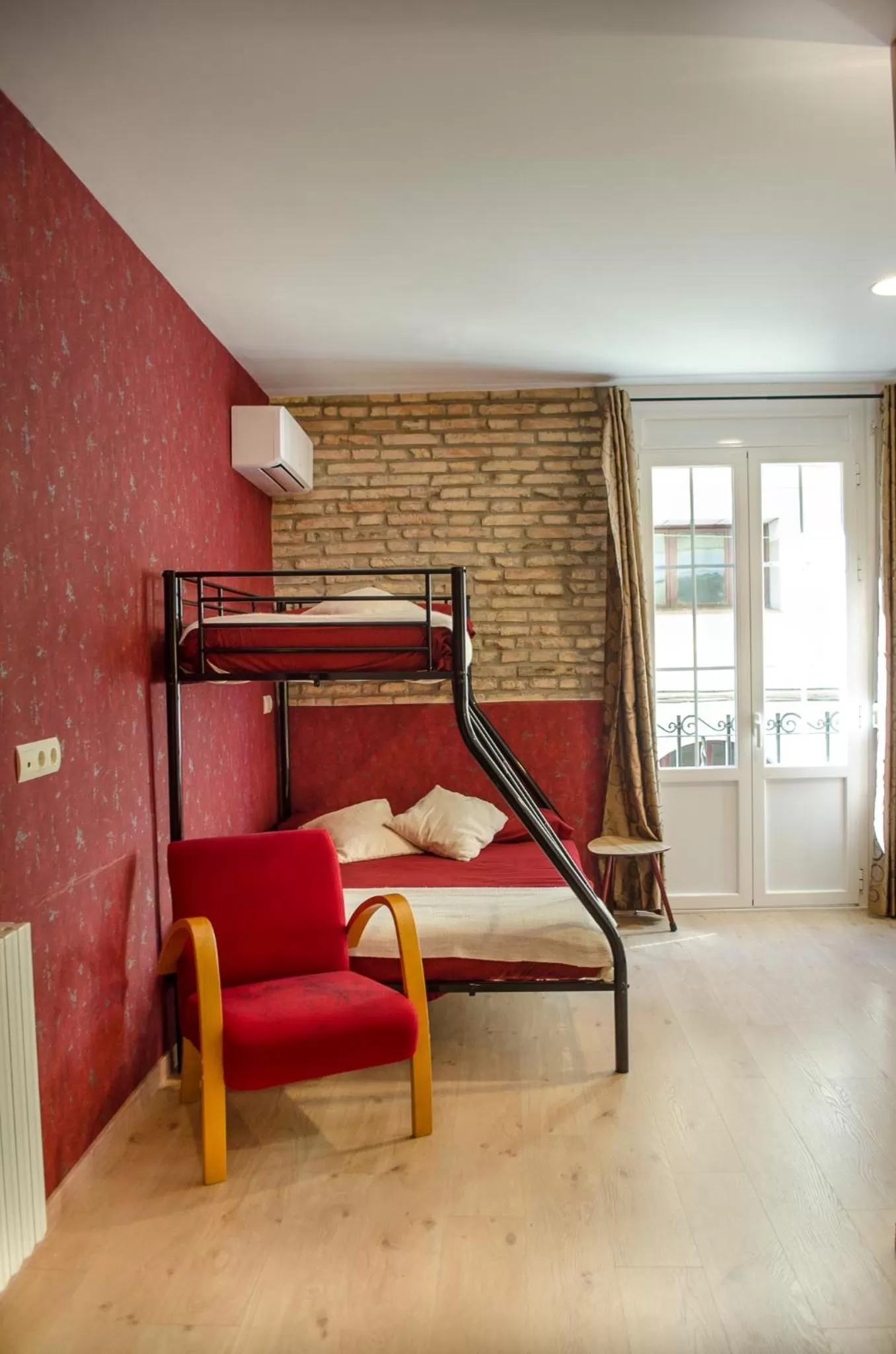 Photo of the whole room, Bed in Hotel Jaqués