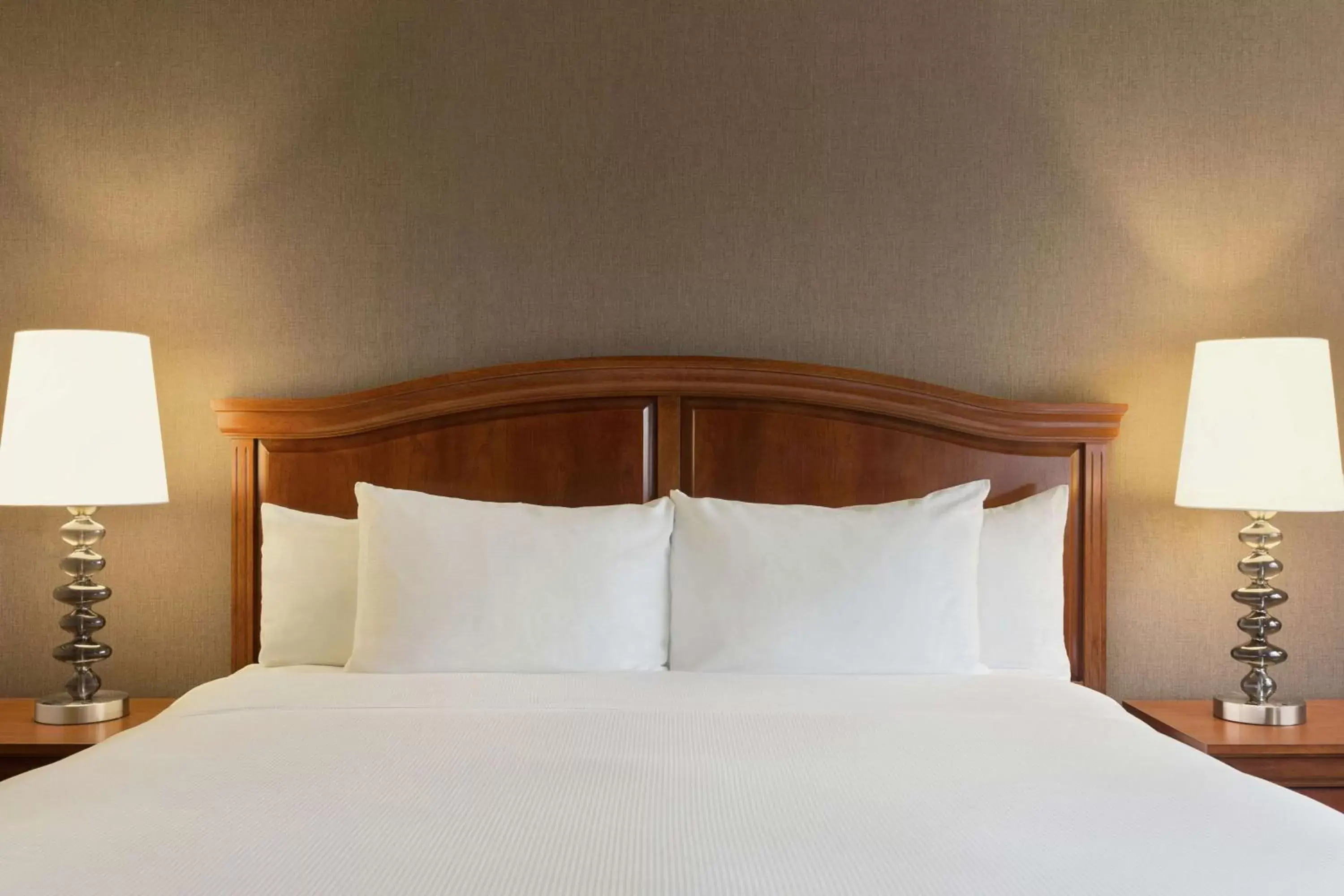 Queen Room - Non-Smoking in DoubleTree by Hilton Hotel Detroit Novi Queen Room - Non-Smoking in DoubleTree by Hilton Hotel Detroit Novi