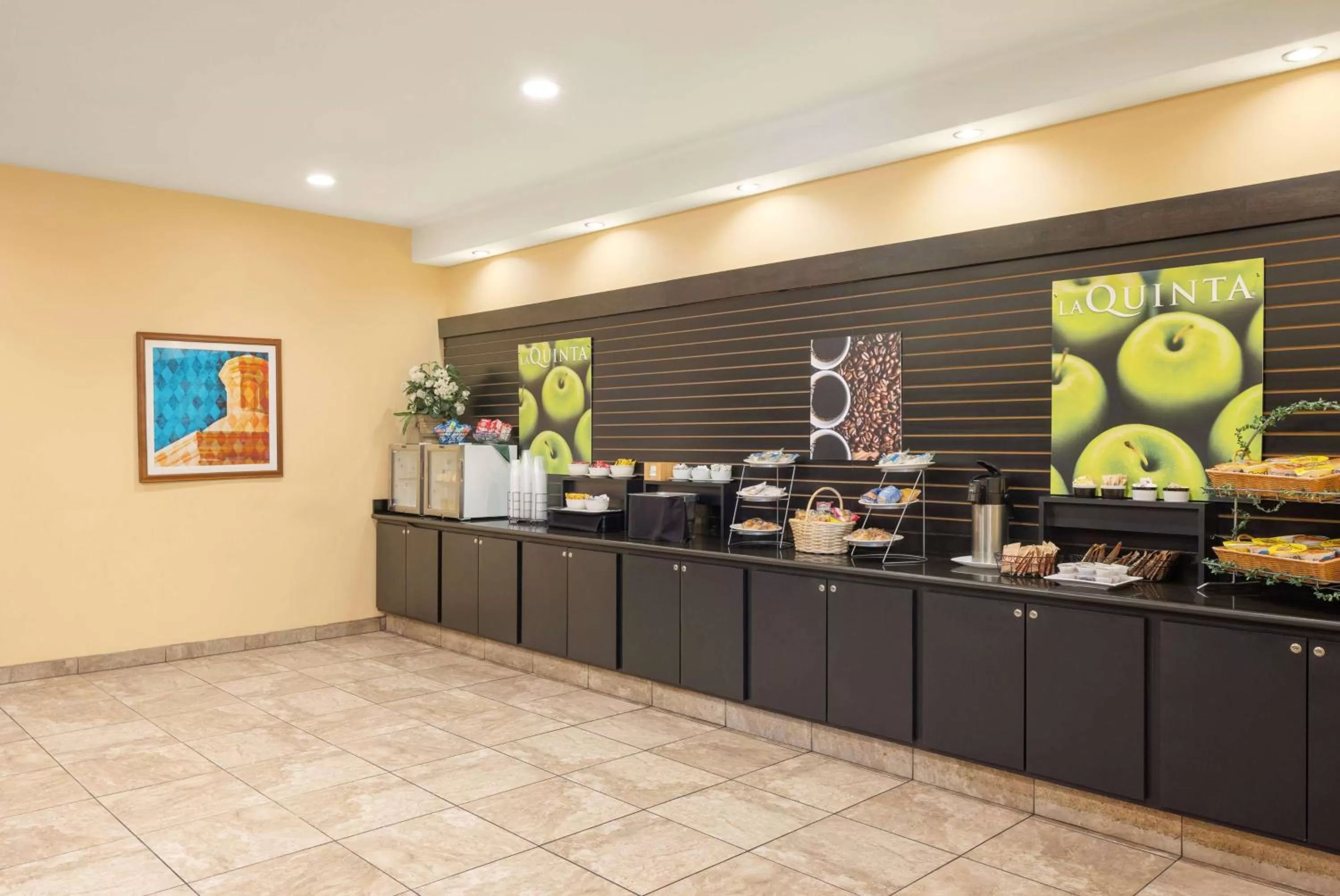 Breakfast in La Quinta by Wyndham Tucson - Reid Park