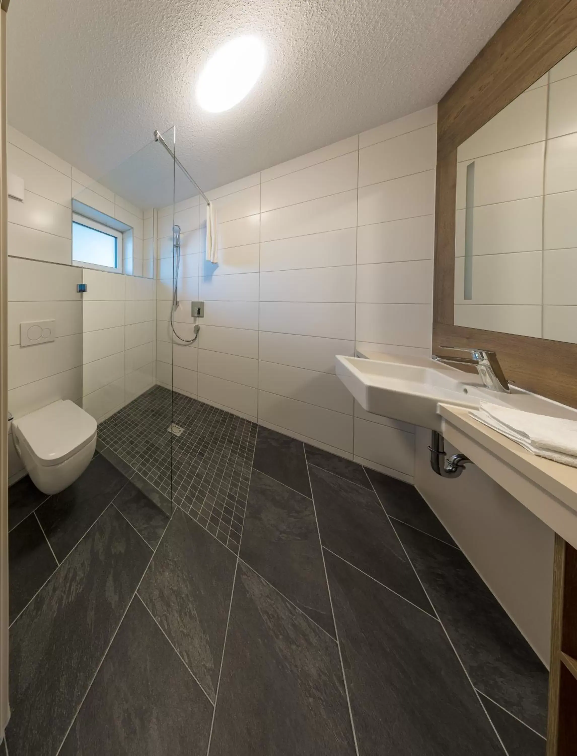 Double Room - Disability Access in Boarding & HOUSE T24 Double Room - Disability Access in Boarding & HOUSE T24