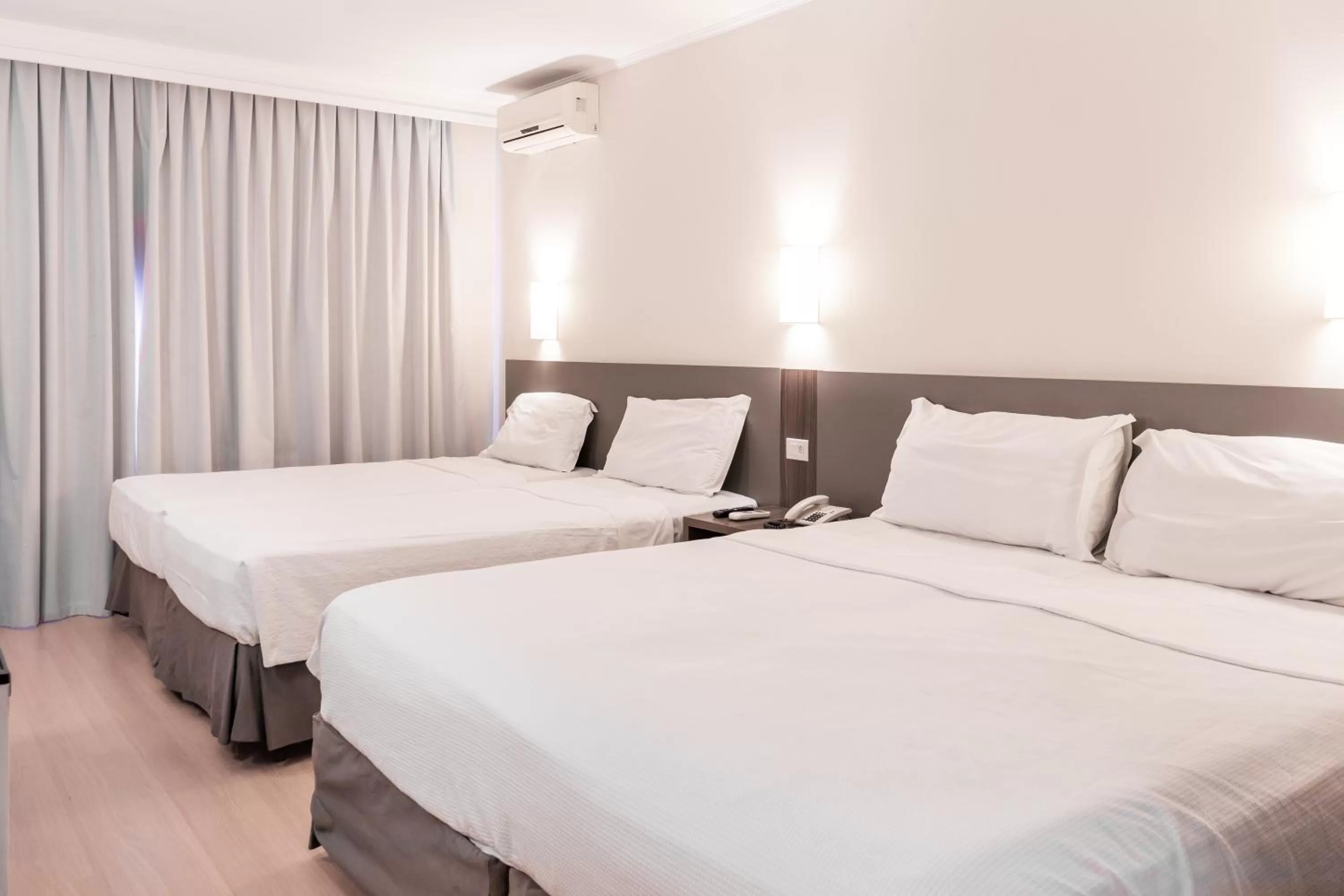 Luxury Quadruple Room in Lancaster Hotel by Castelo Itaipava