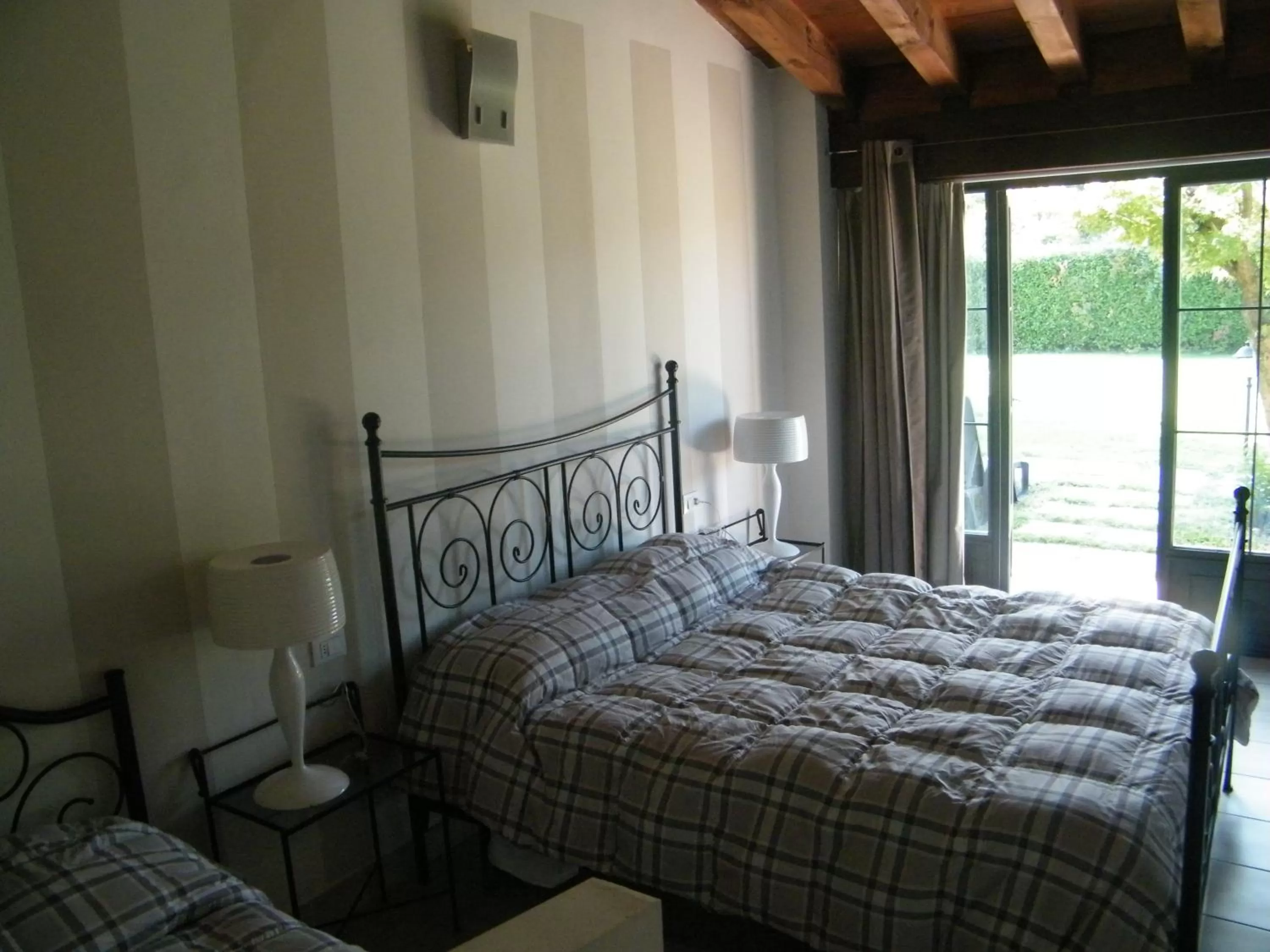 Bed in Villa Franca in Franciacorta